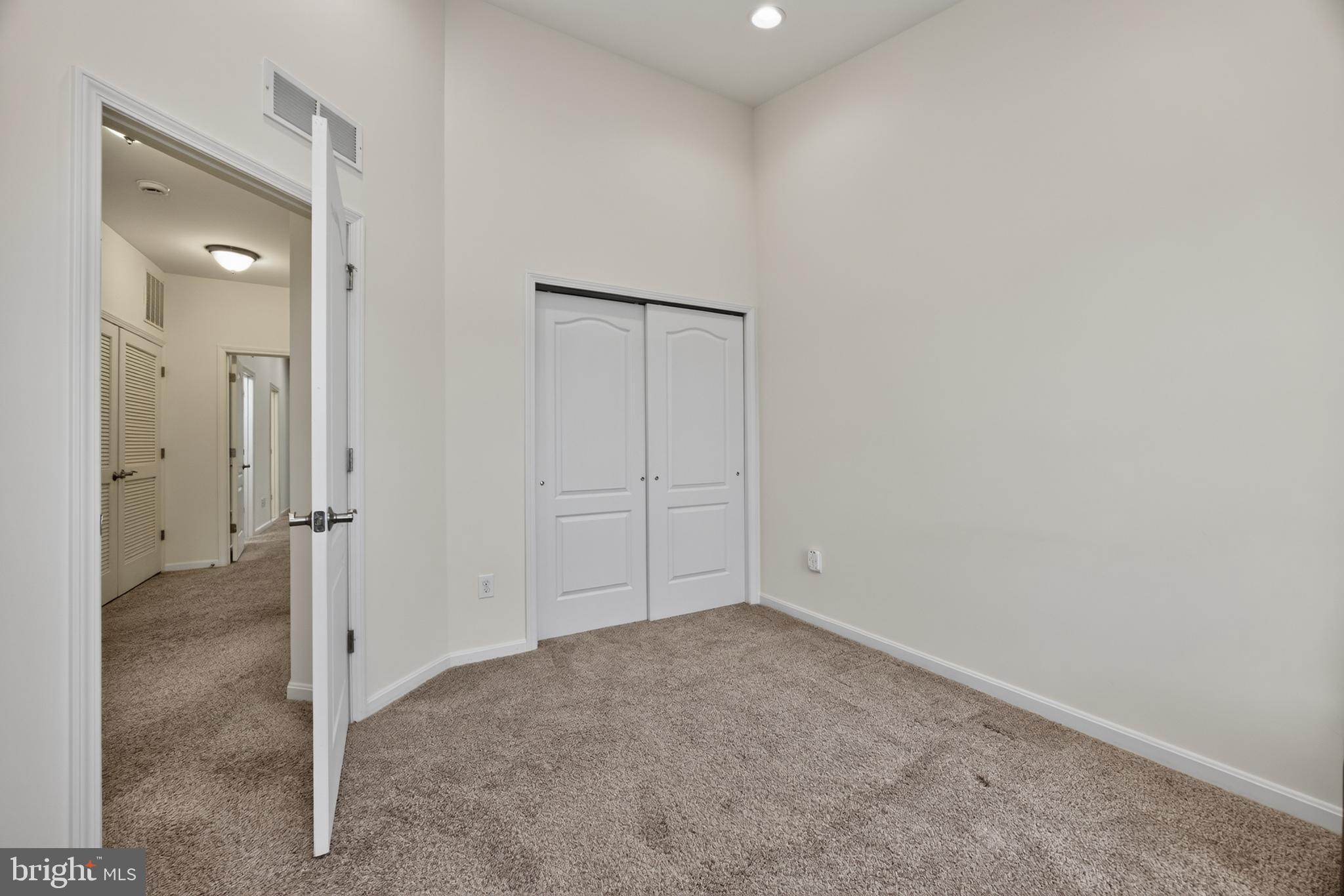 HIGH GROVE - Residential