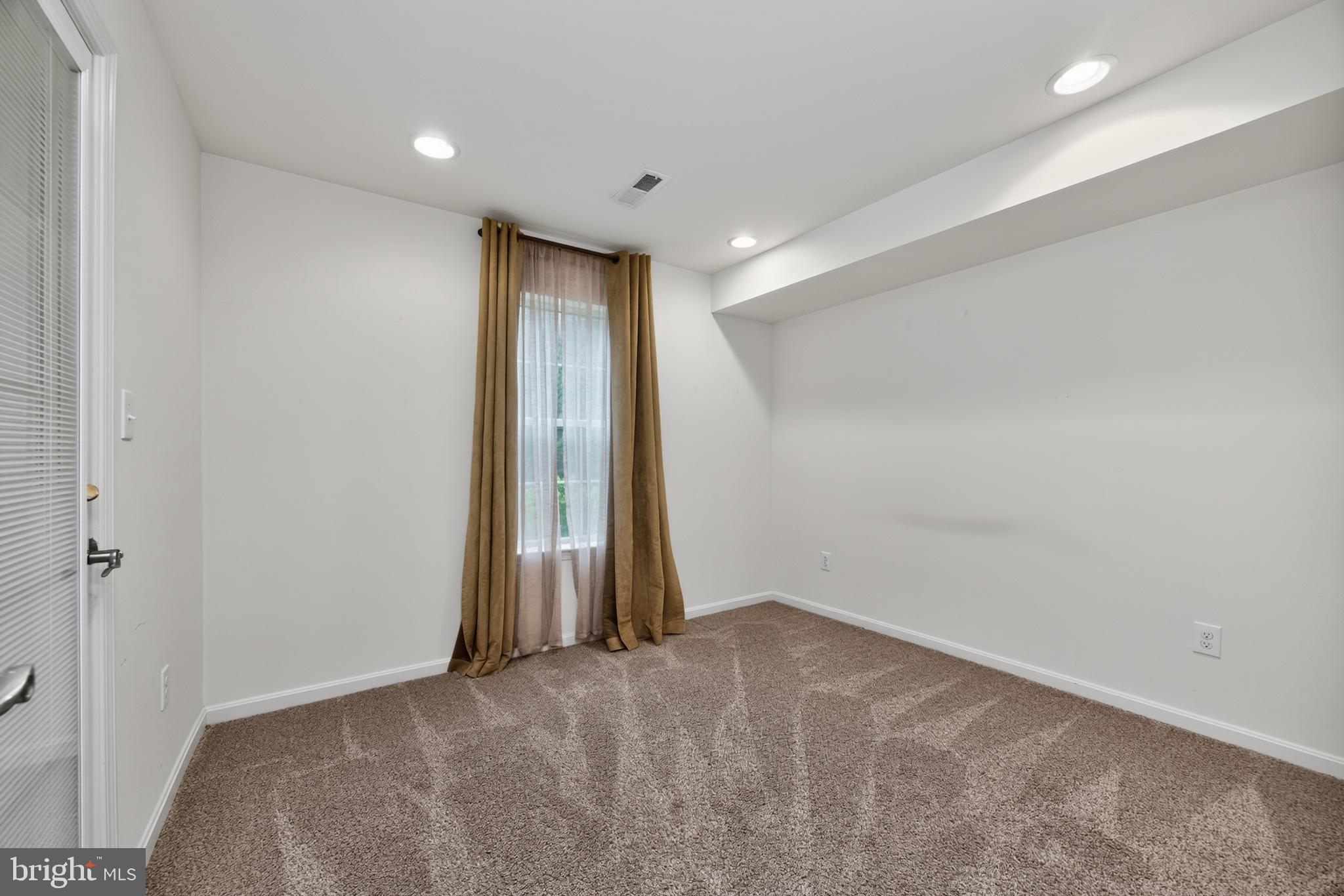 HIGH GROVE - Residential