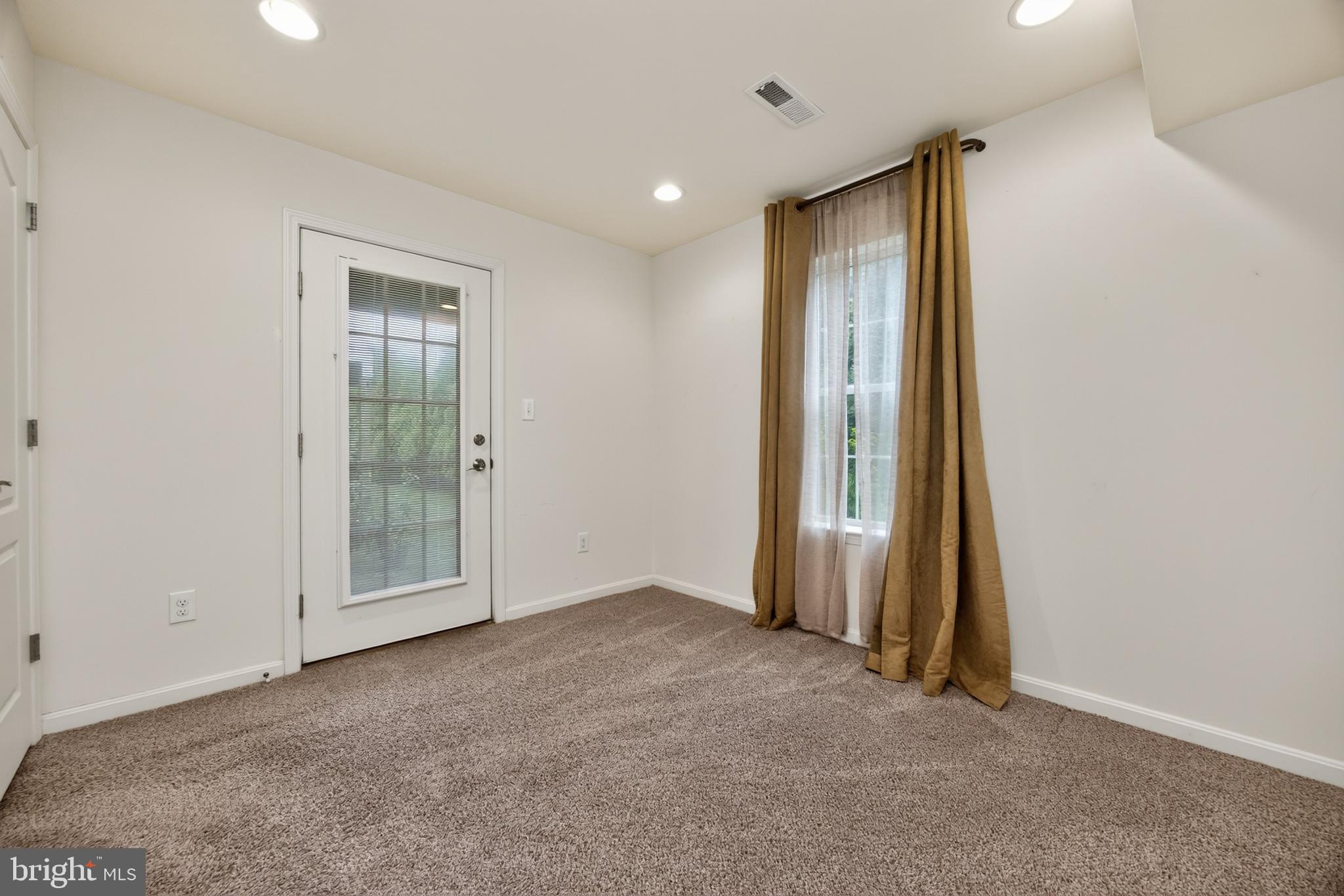 HIGH GROVE - Residential