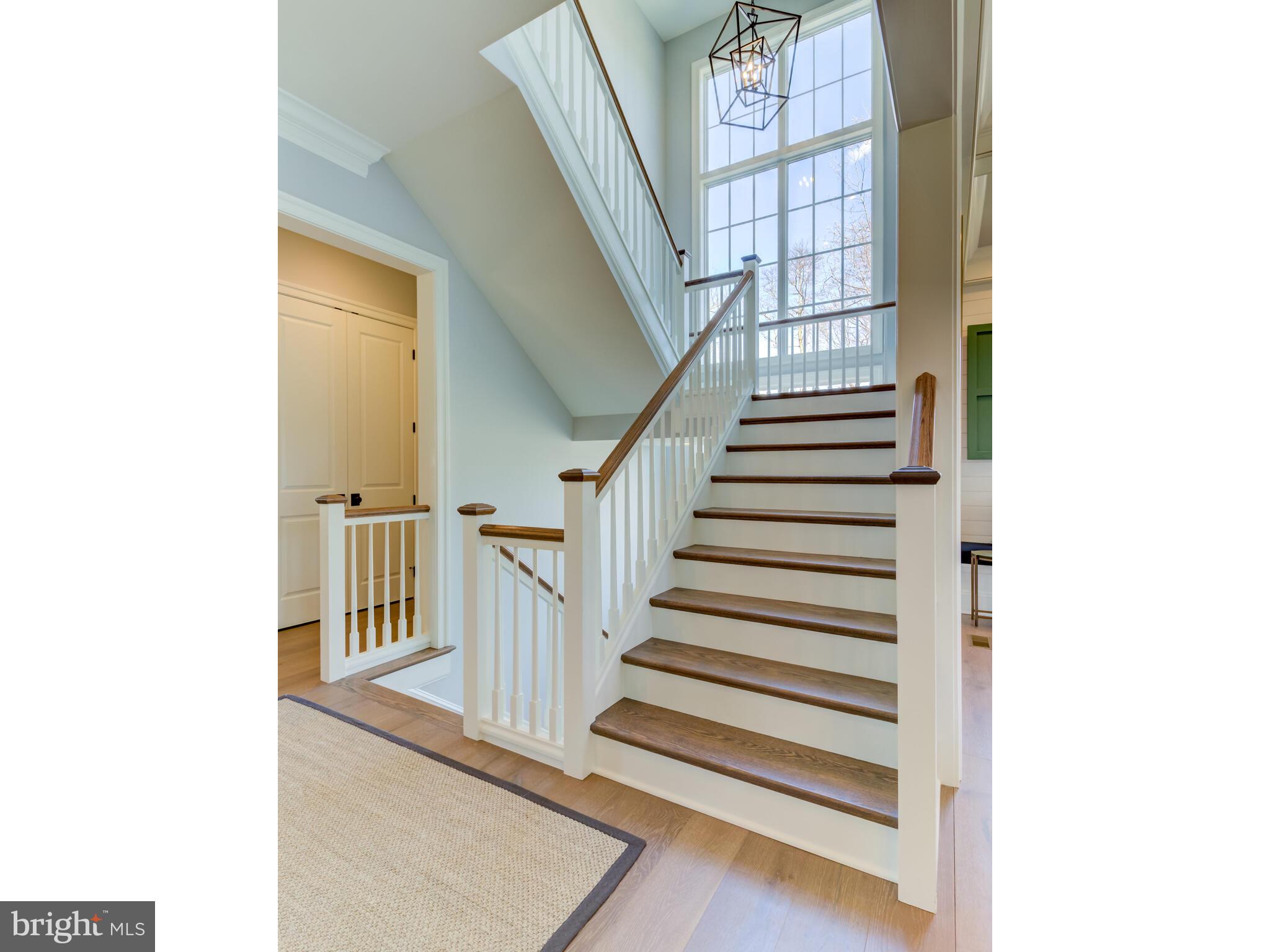KNOBB HILL - Residential