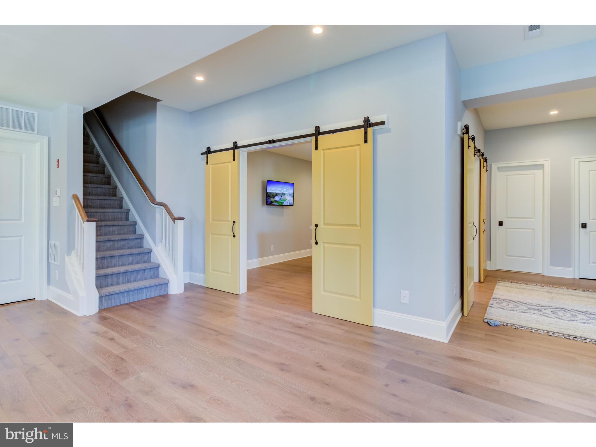 KNOBB HILL - Residential