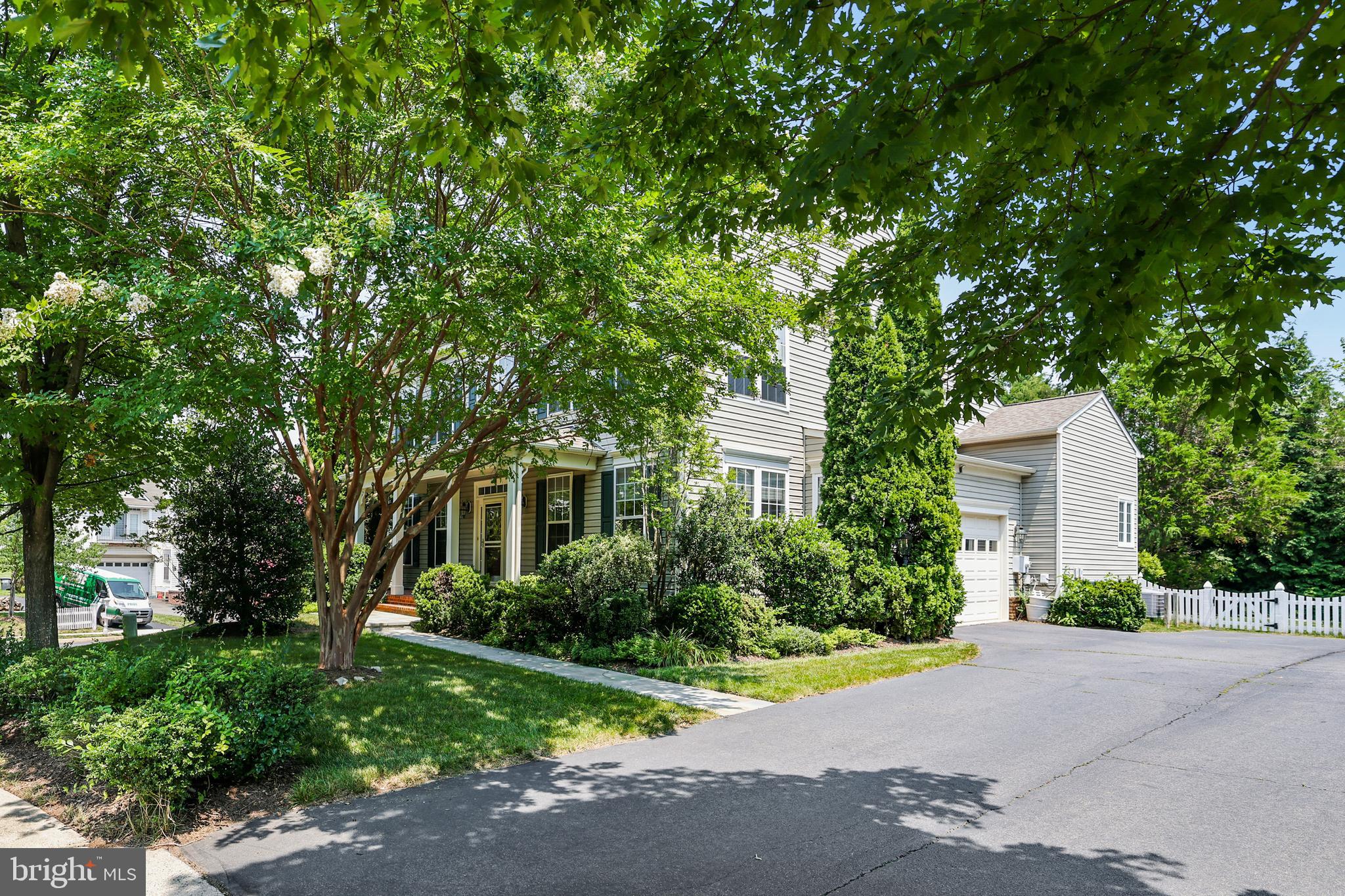 BROADLANDS - Residential