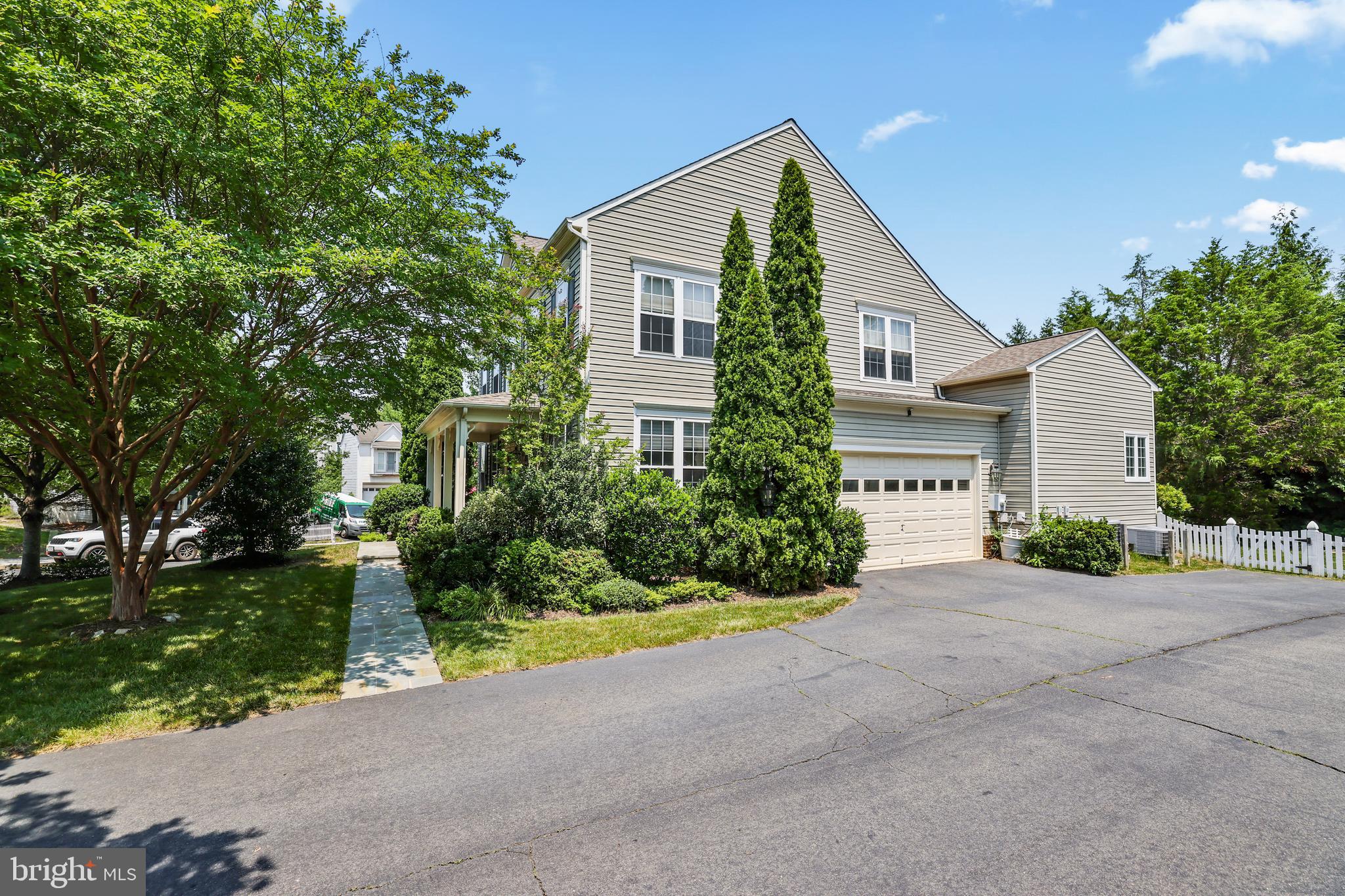 BROADLANDS - Residential