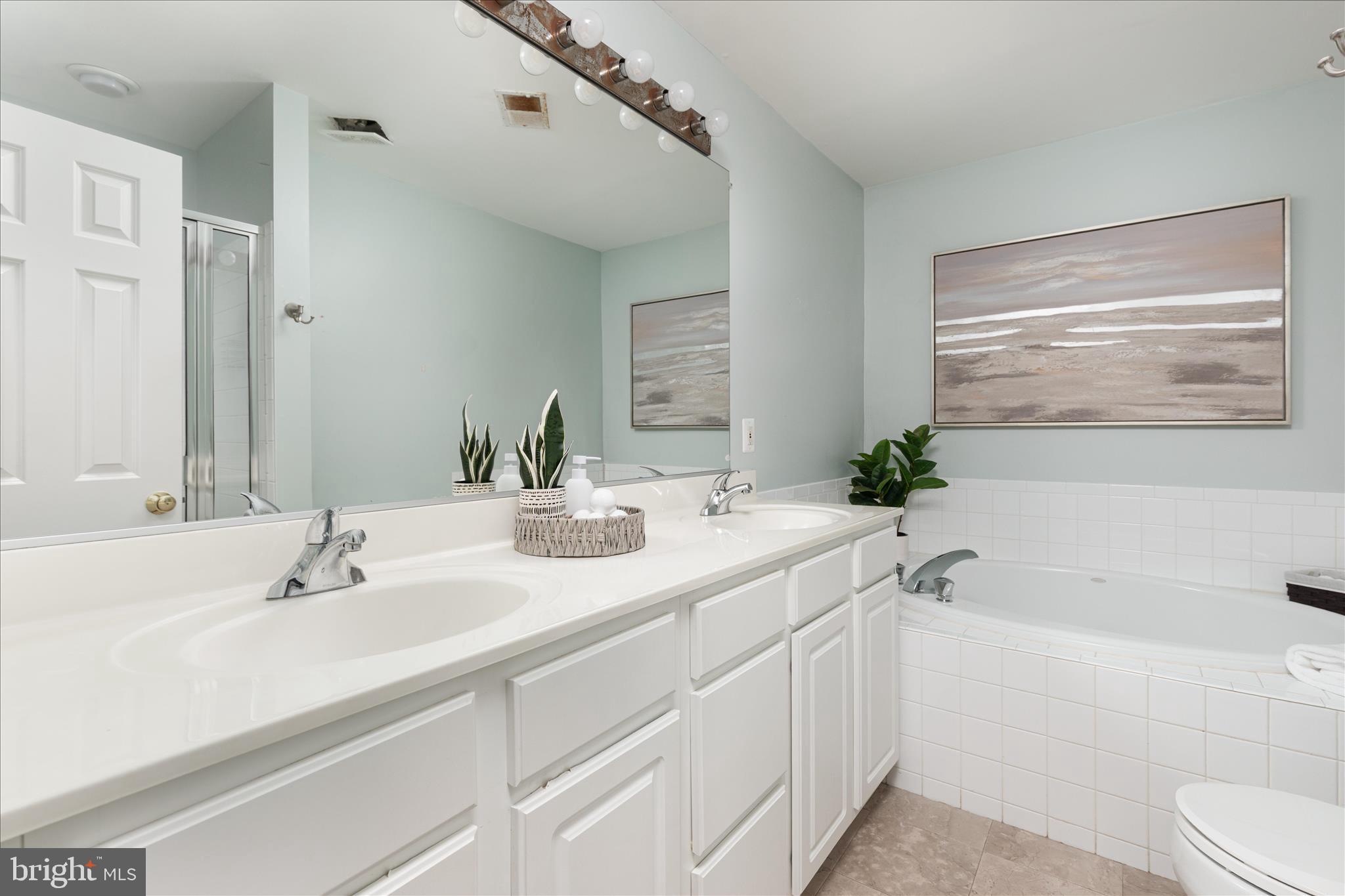 BROADLANDS - Residential