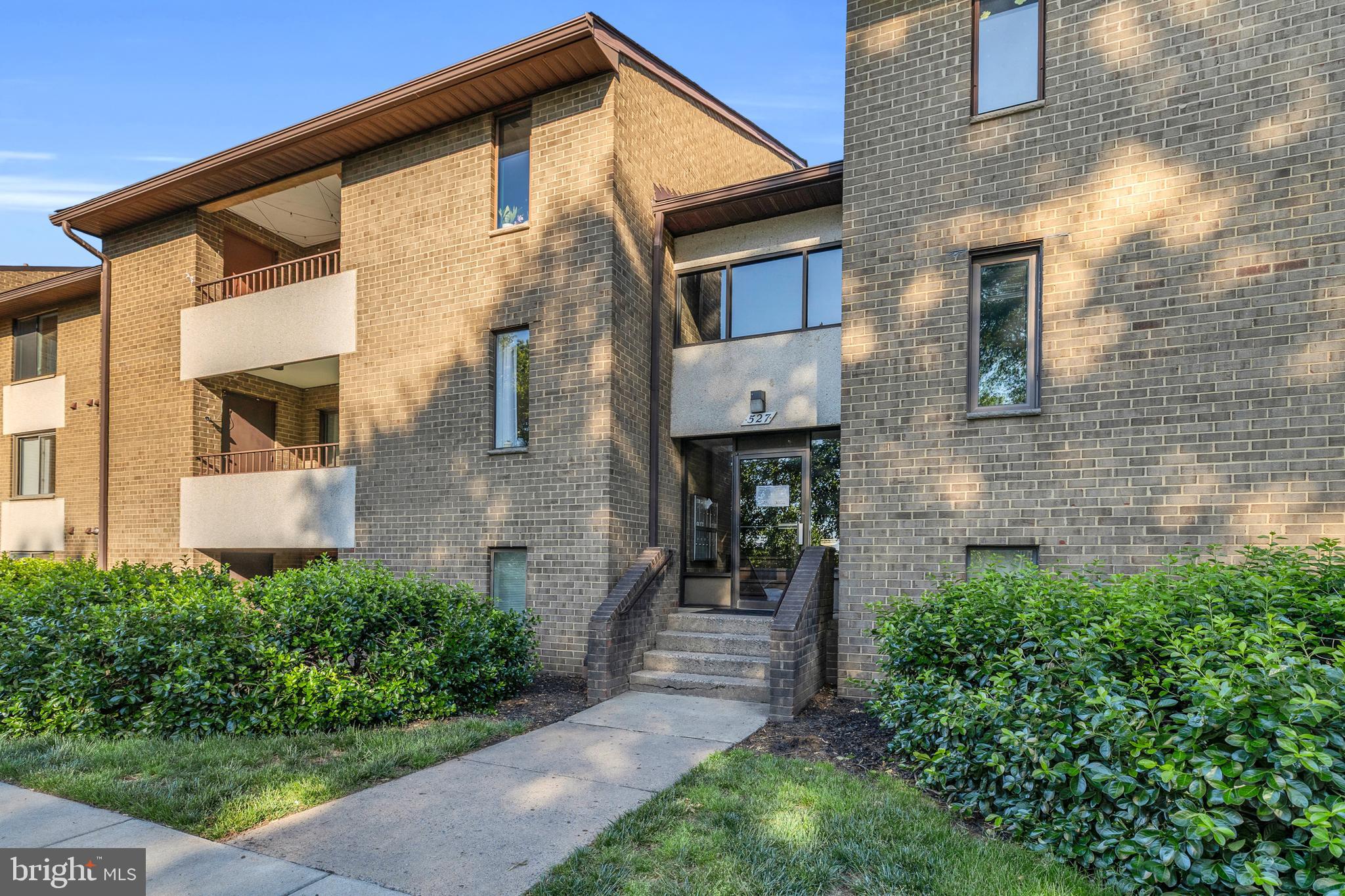 Beautifully maintained and thoughtfully updated 3-bedroom, 2-bath condo in the desirable Jefferson Mews community in the heart of Herndon. Offering nearly 1,600 square feet of sun-filled living space, this home combines comfort, style, and convenience in an unbeatable location. Fresh paint, beautiful hardwood flooring, and tasteful updates throughout create a move-in ready feel.

The renovated kitchen features granite countertops, stainless steel appliances, custom cabinetry, and ample dining space, flowing seamlessly into the spacious living and dining areas. Step outside to a private balcony—perfect for morning coffee or evening relaxation. The generous primary suite offers two walk-in closets and a private en-suite bath, while the spacious secondary bedrooms provide excellent storage and flexibility. A full-size washer and dryer plus additional storage add everyday convenience.

Recent updates include newer compressor unit, fresh paint, hardwood flooring, and stainless-steel appliances. Condo fee includes water, trash, snow removal, professional management, clubhouse access, swimming pool, and hot tub. Parking is easy with one assigned space, additional open parking, guest passes, and ample street parking.

Prime commuter location just one mile to the Silver Line Metro and minutes to Dulles International Airport, Route 28, Dulles Toll Road, Fairfax County Parkway, Reston Town Center, shopping, dining, entertainment, and the W&OD Trail. A fantastic opportunity for homeowners and investors alike!