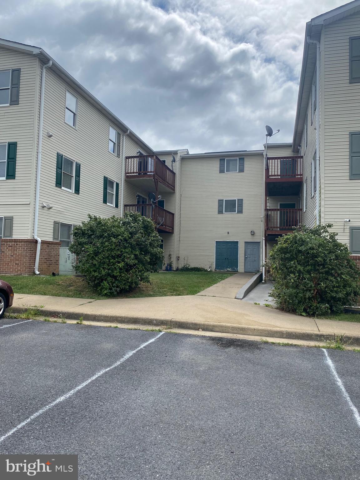 PLEASANT VALLEY ESTATES - Residential Lease