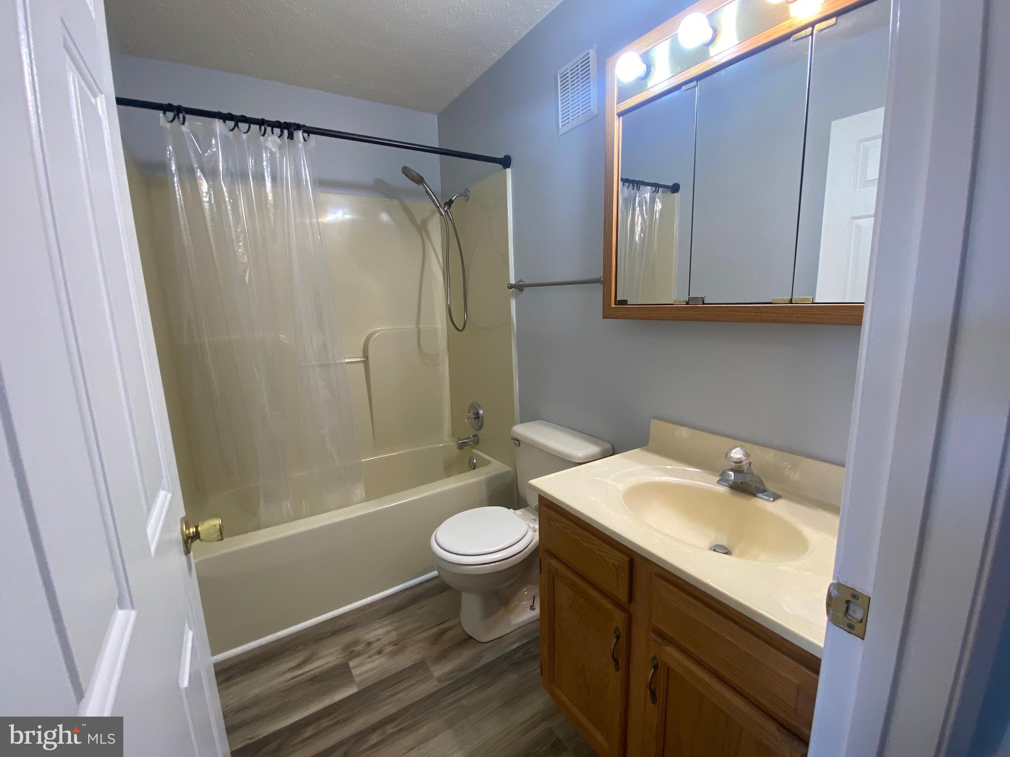 PLEASANT VALLEY ESTATES - Residential Lease