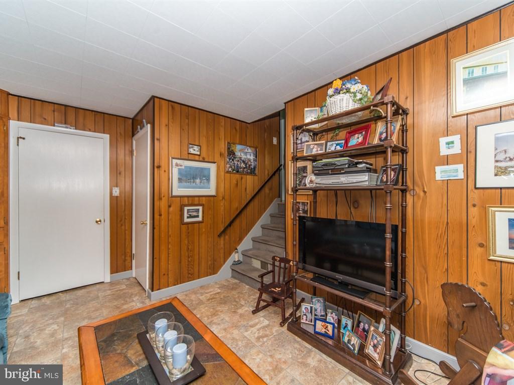 NORTH VIEW ACRES - Residential