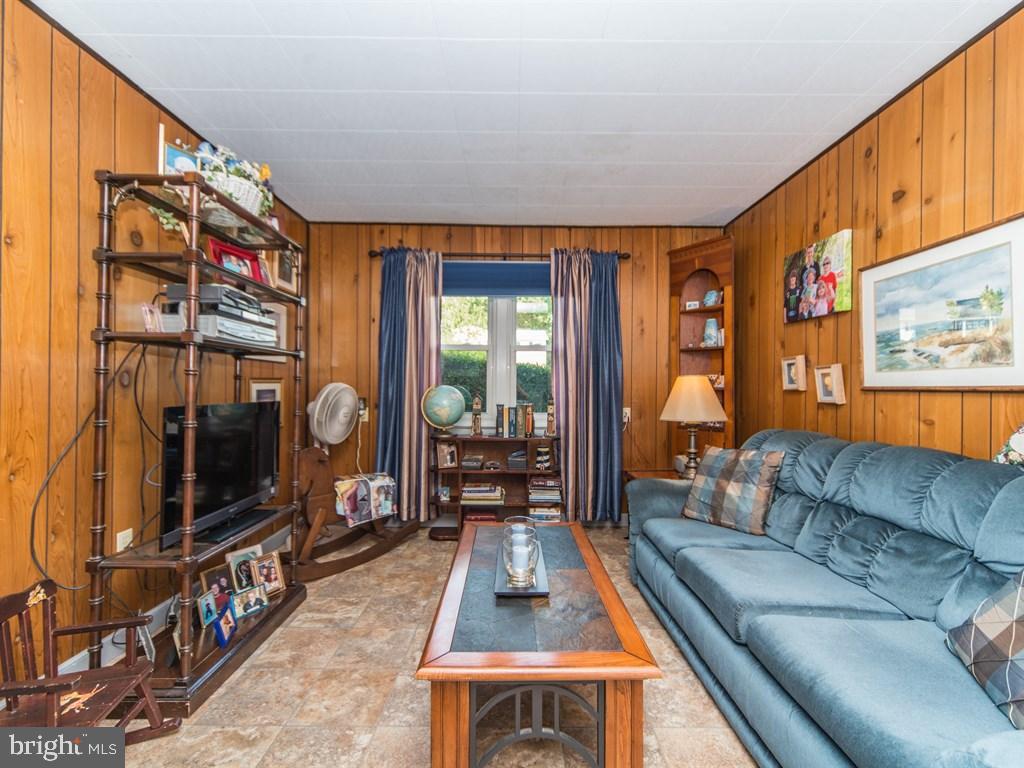 NORTH VIEW ACRES - Residential
