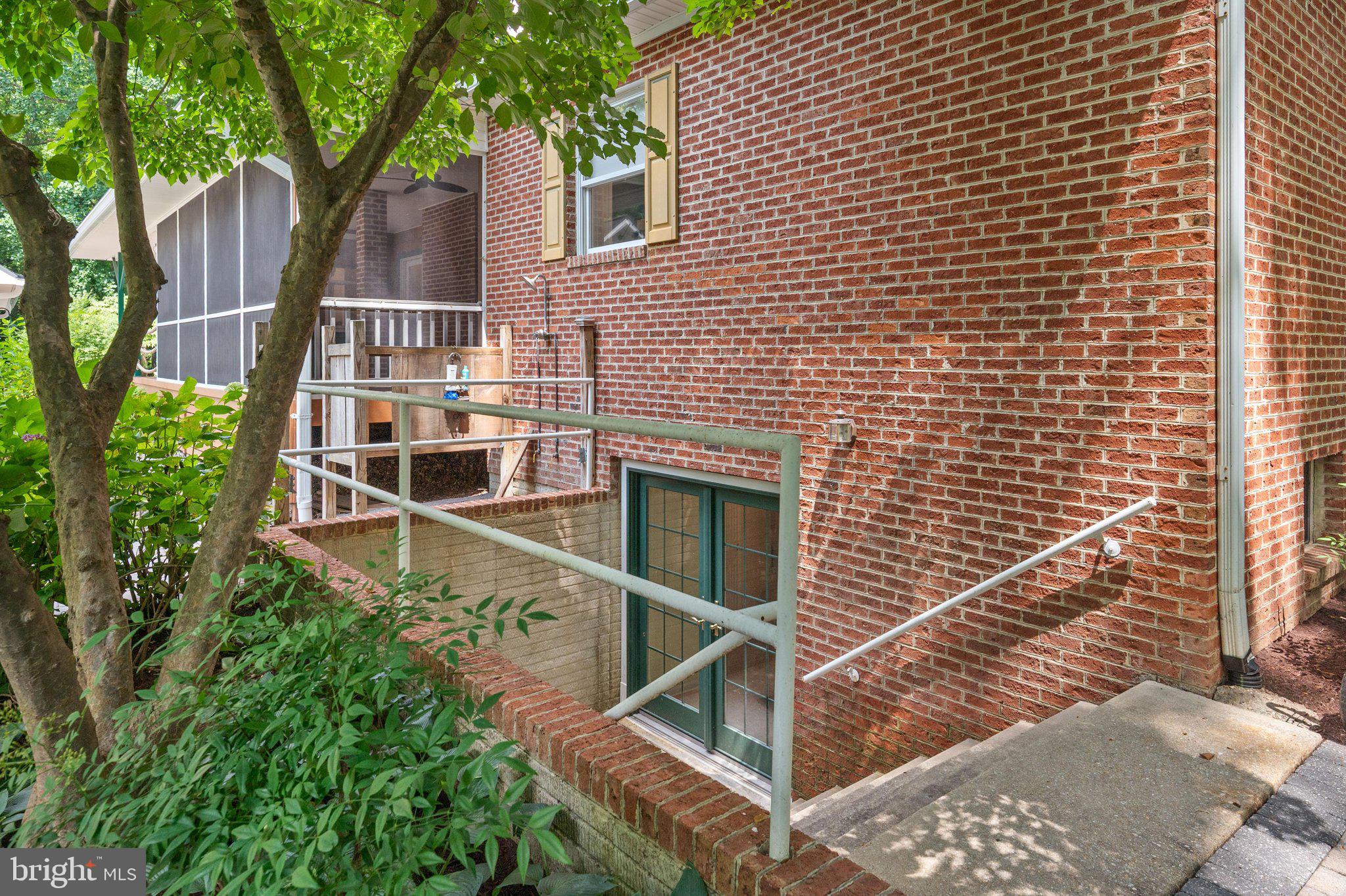 TALL OAKS - Residential