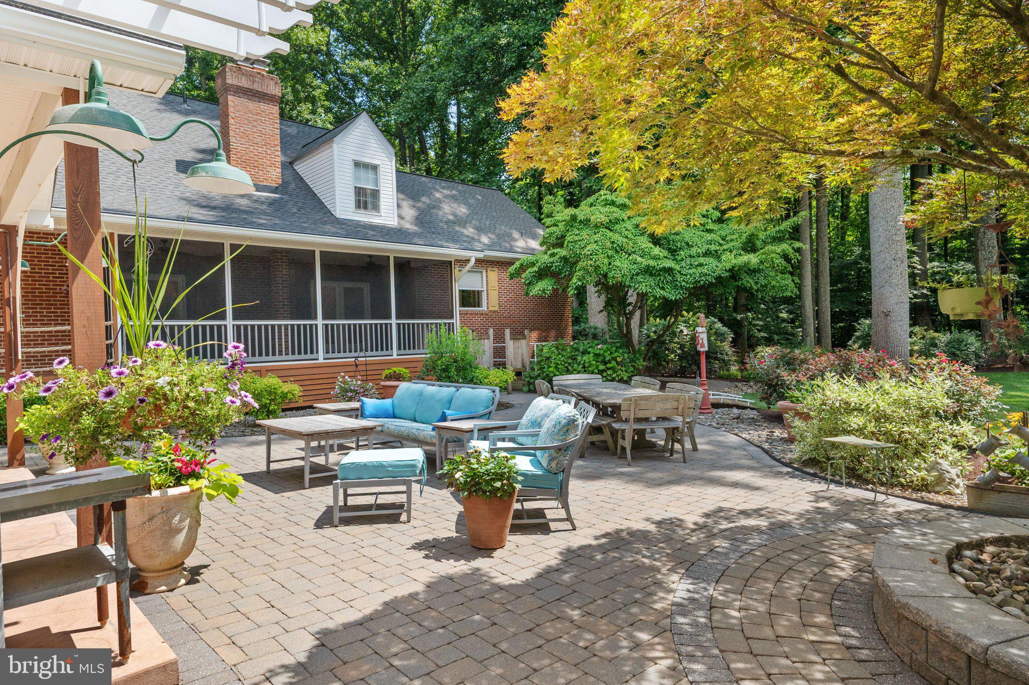 TALL OAKS - Residential