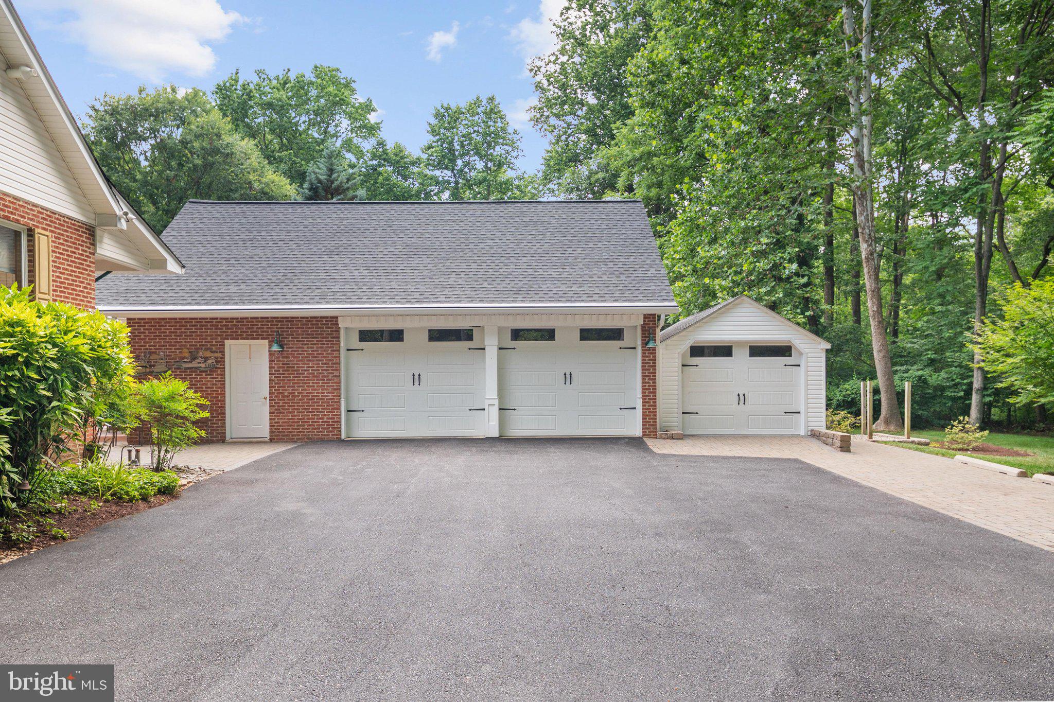 TALL OAKS - Residential