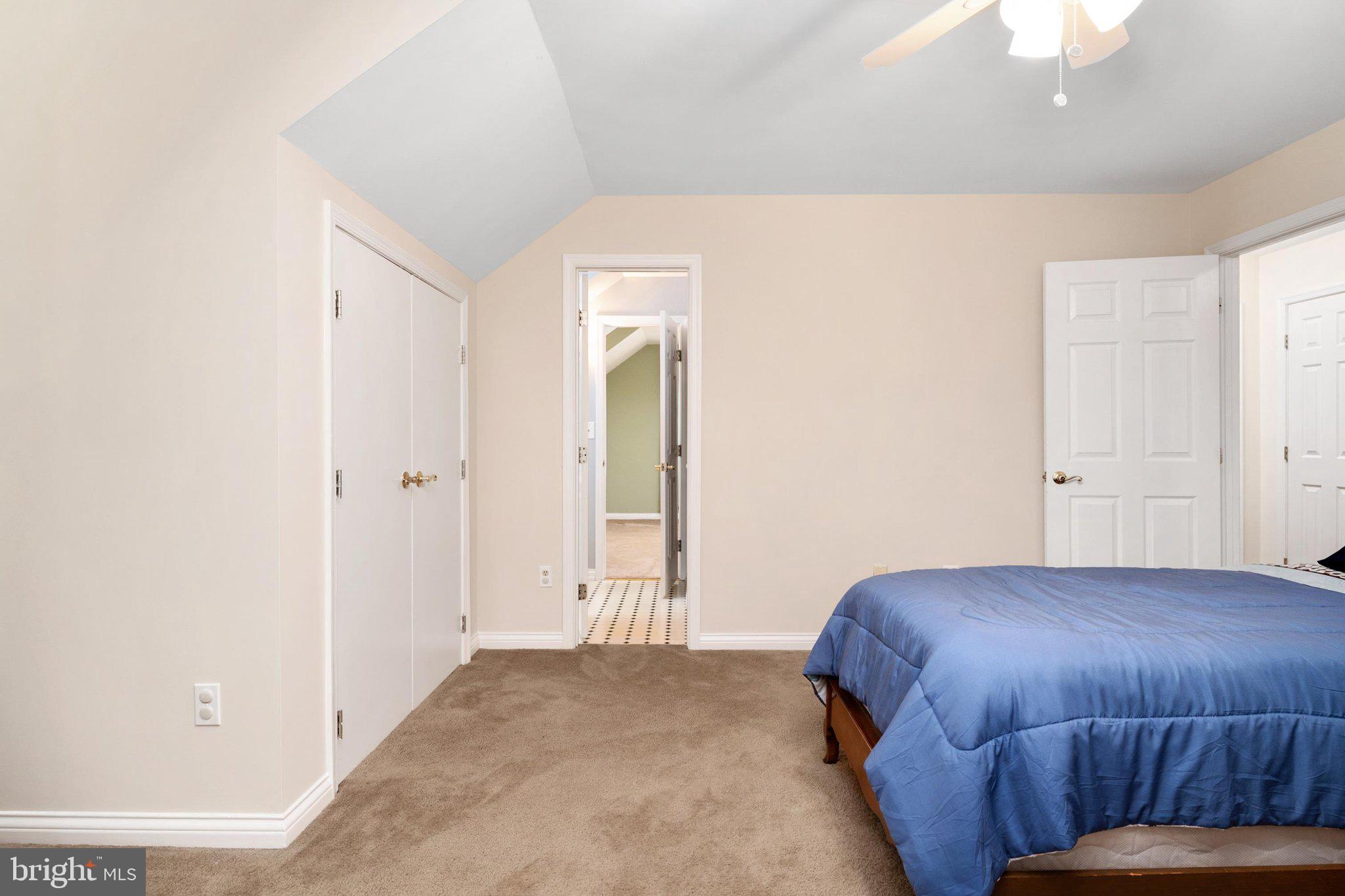 TALL OAKS - Residential