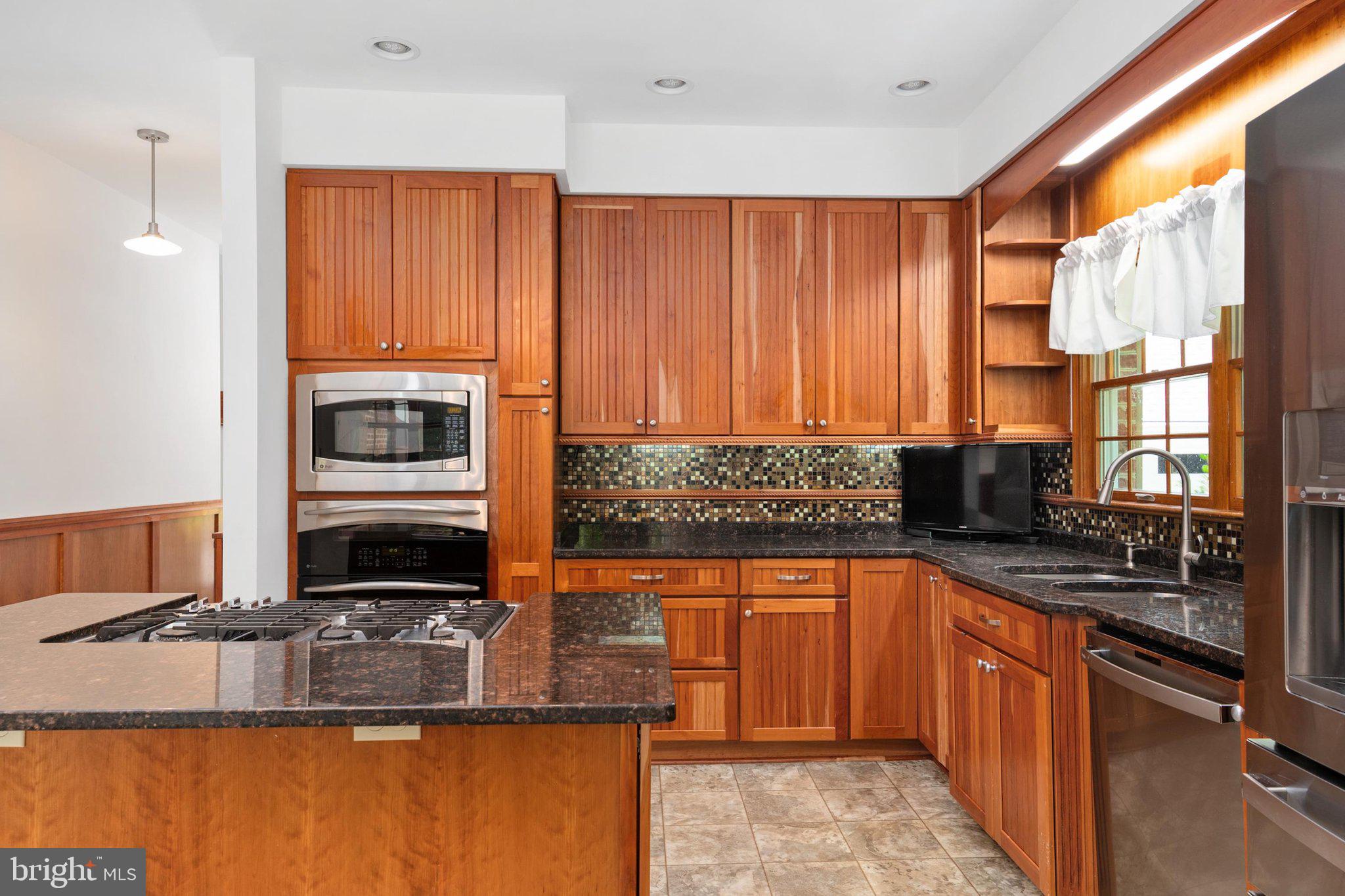 TALL OAKS - Residential