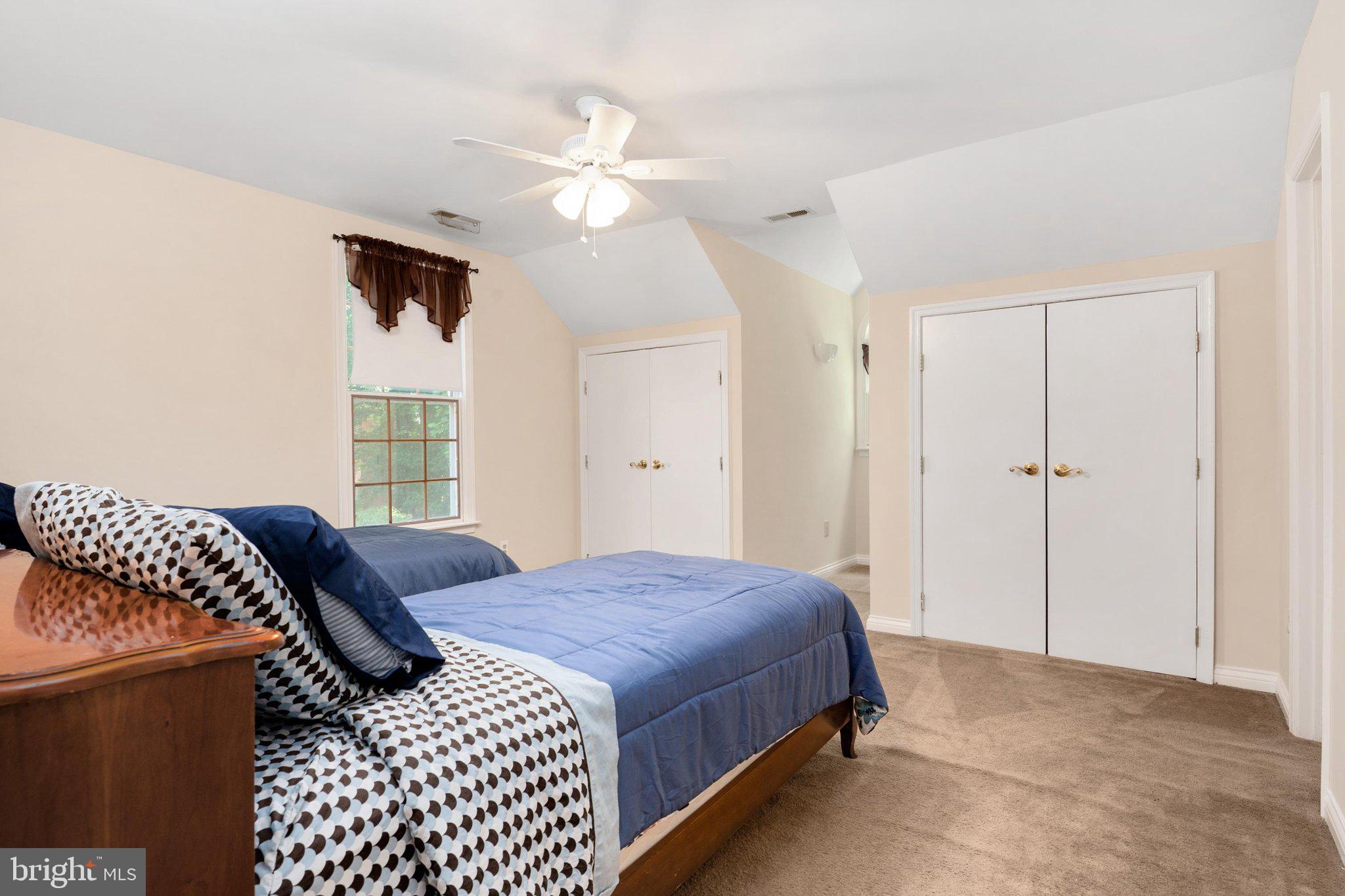 TALL OAKS - Residential
