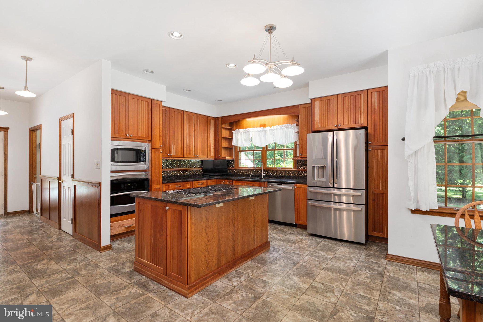 TALL OAKS - Residential