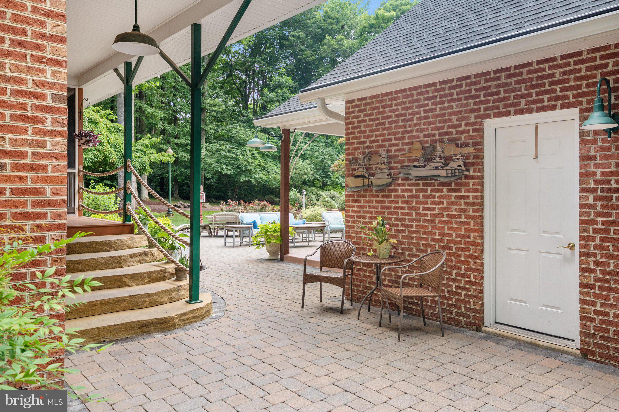TALL OAKS - Residential