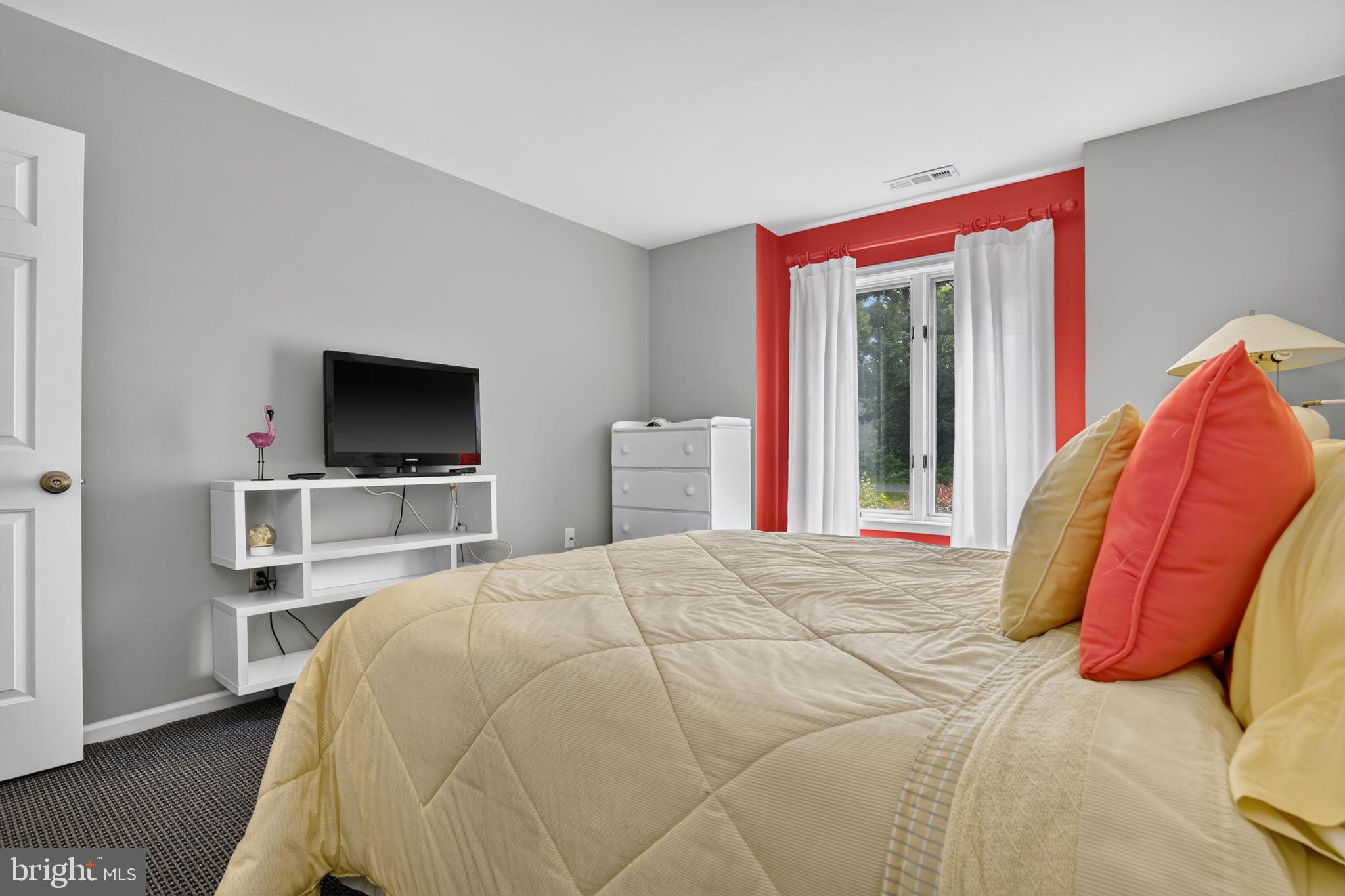 GOLF CLUB SHORES III - Residential