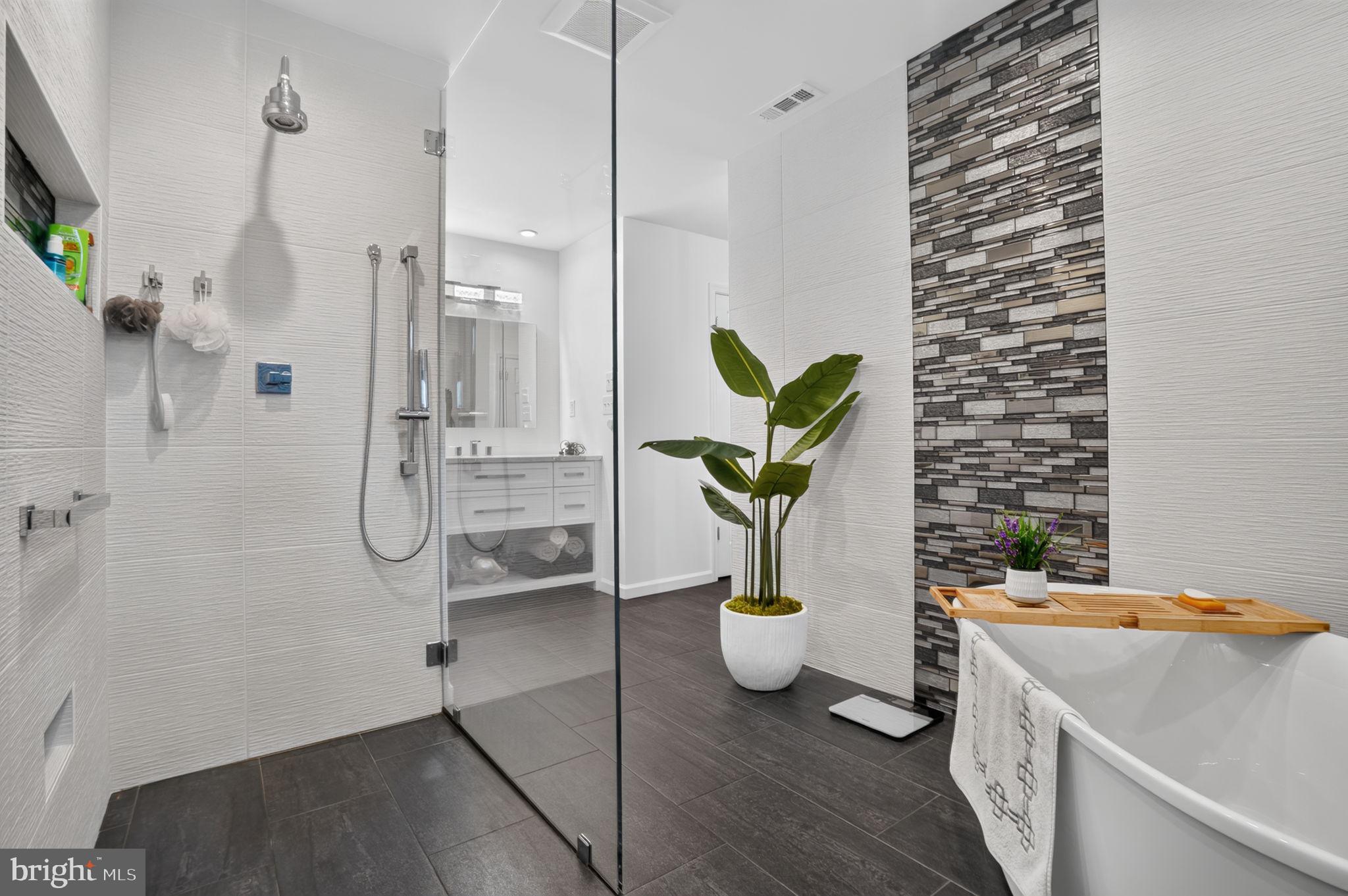 GOLF CLUB SHORES III - Residential