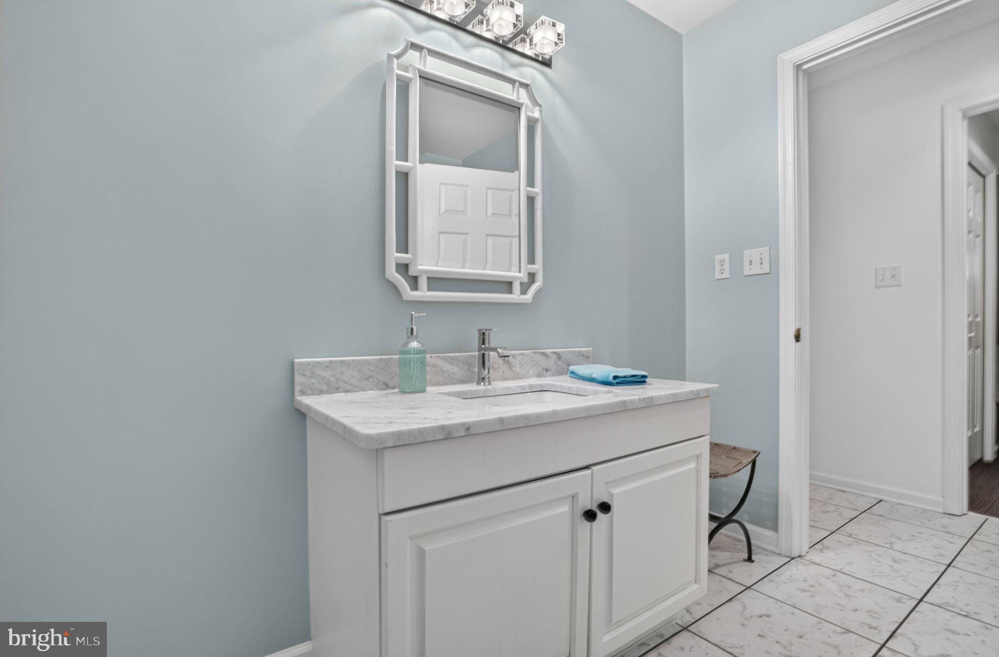 GOLF CLUB SHORES III - Residential
