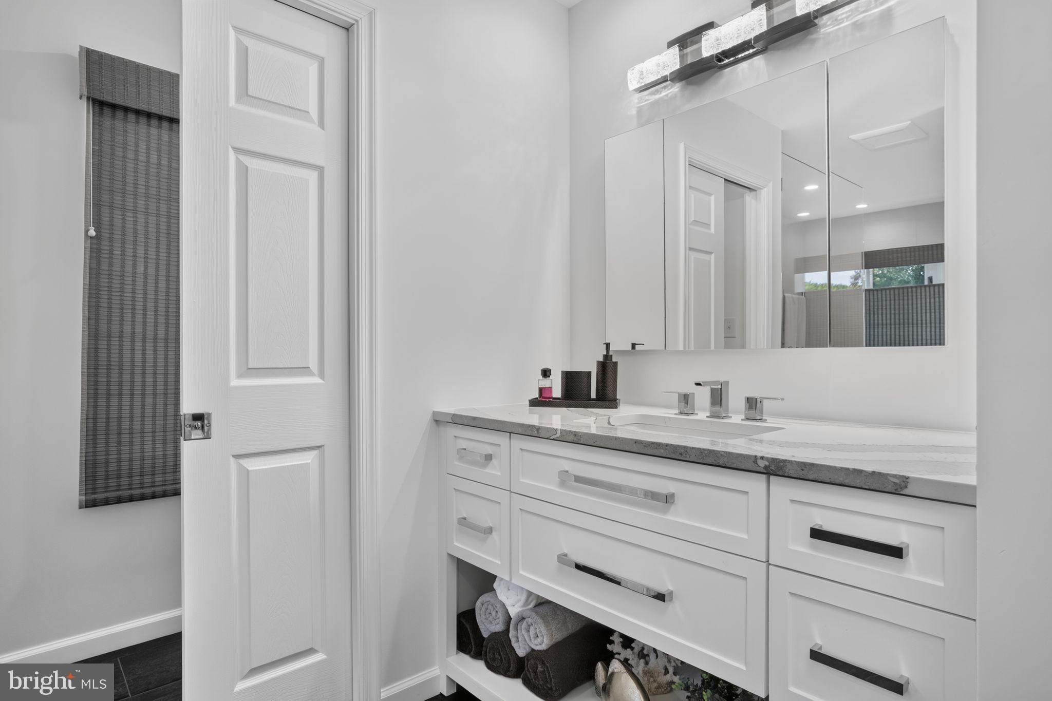 GOLF CLUB SHORES III - Residential