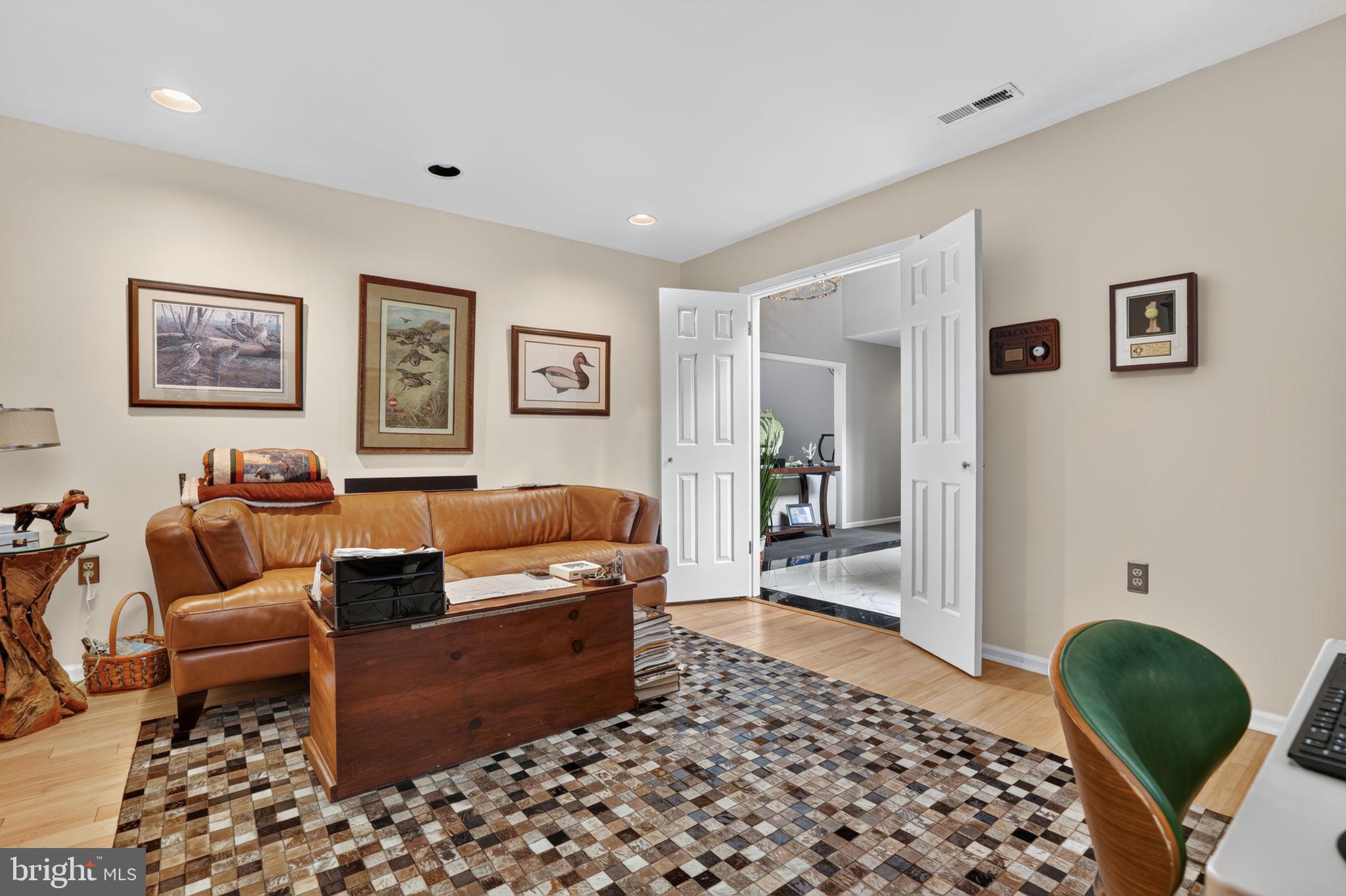 GOLF CLUB SHORES III - Residential