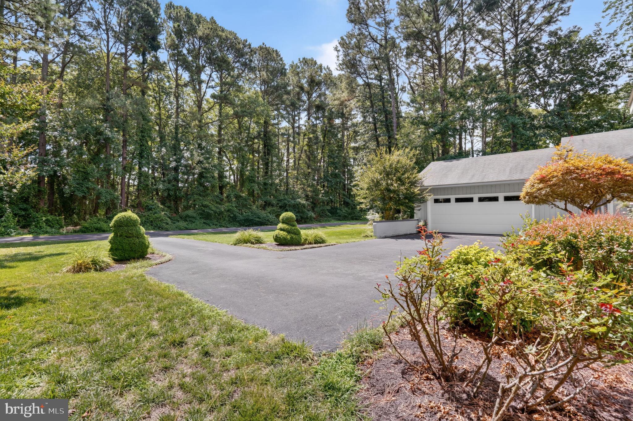 GOLF CLUB SHORES III - Residential