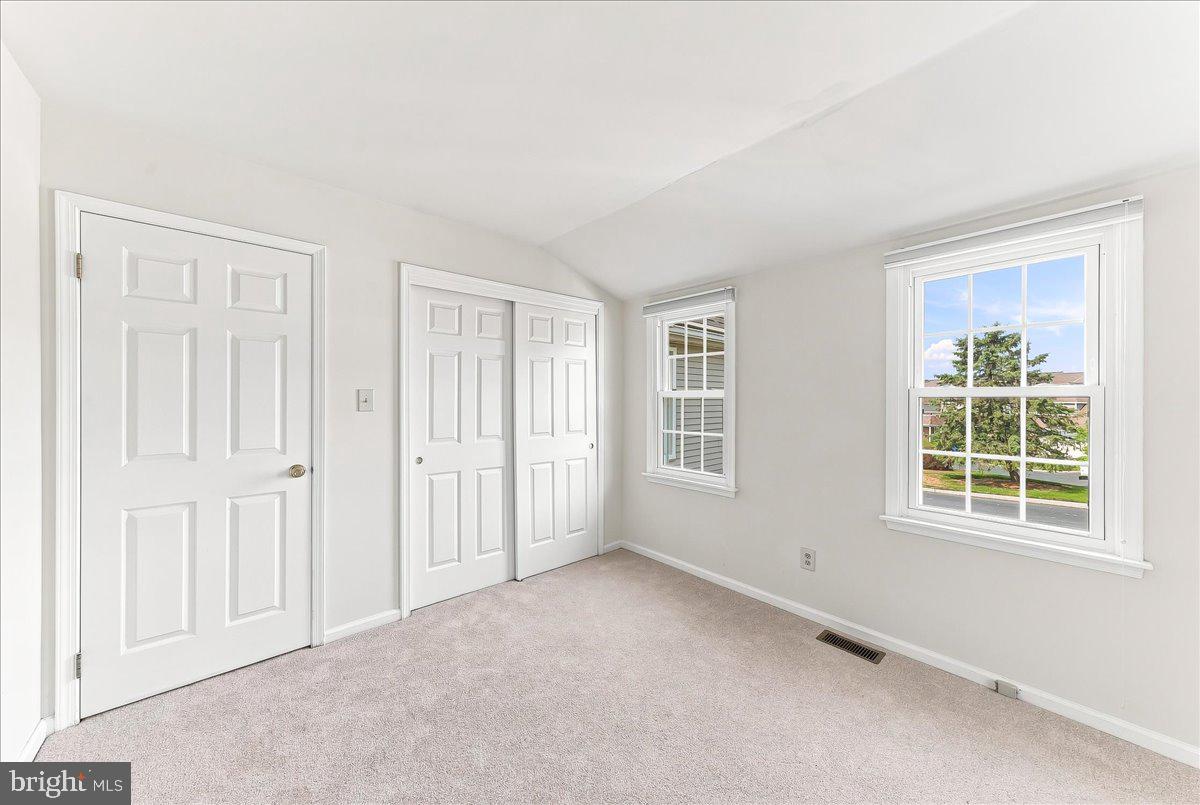 TWIN HILLS - Residential