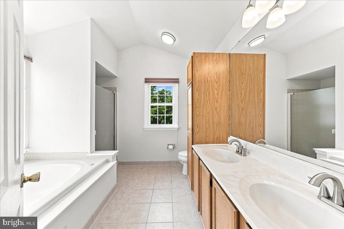 TWIN HILLS - Residential