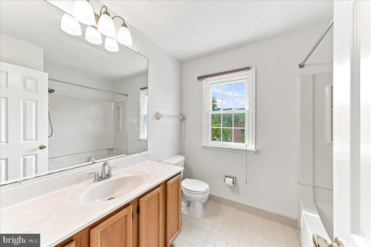 TWIN HILLS - Residential