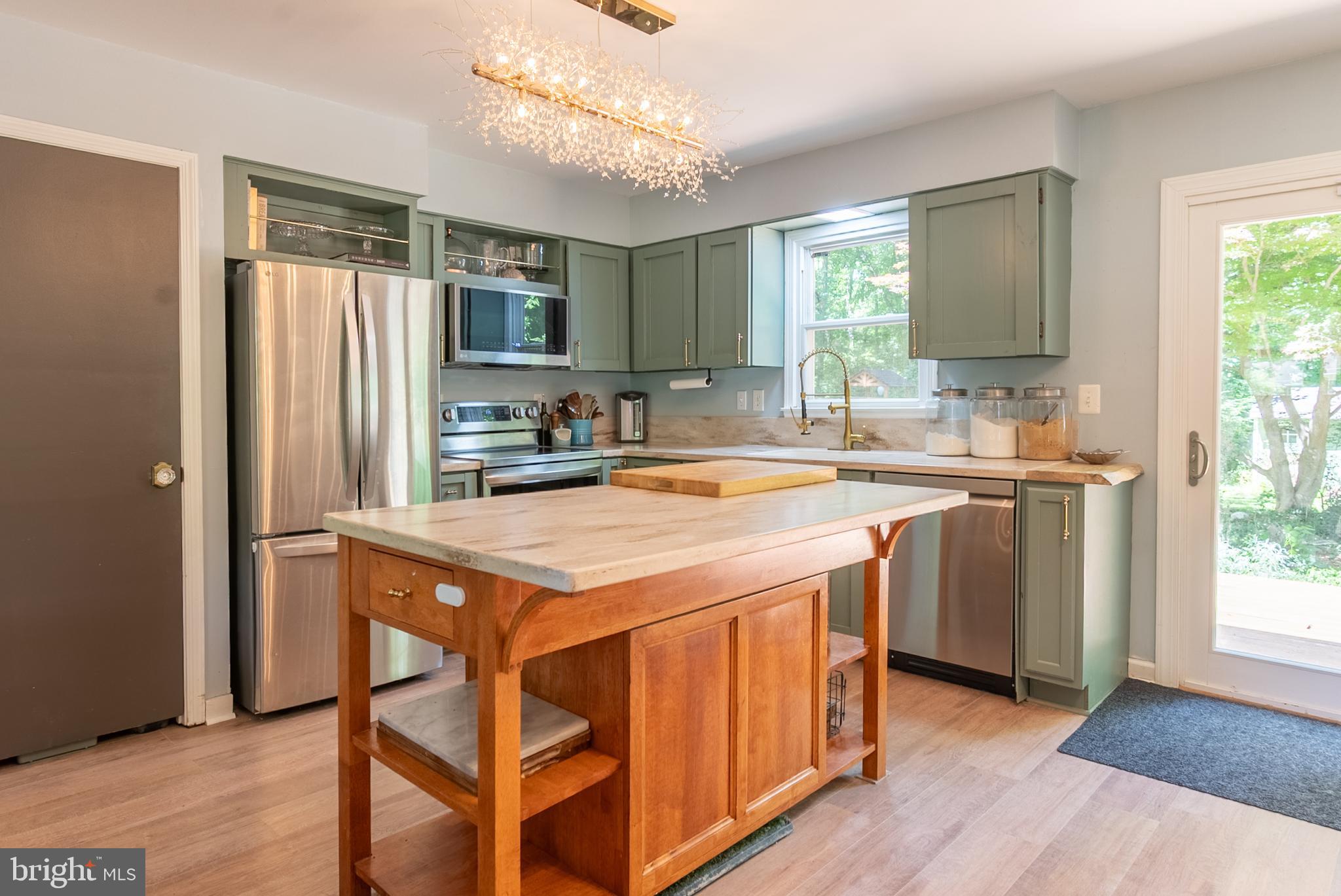 CHAPLINE'S CHOICE - Residential