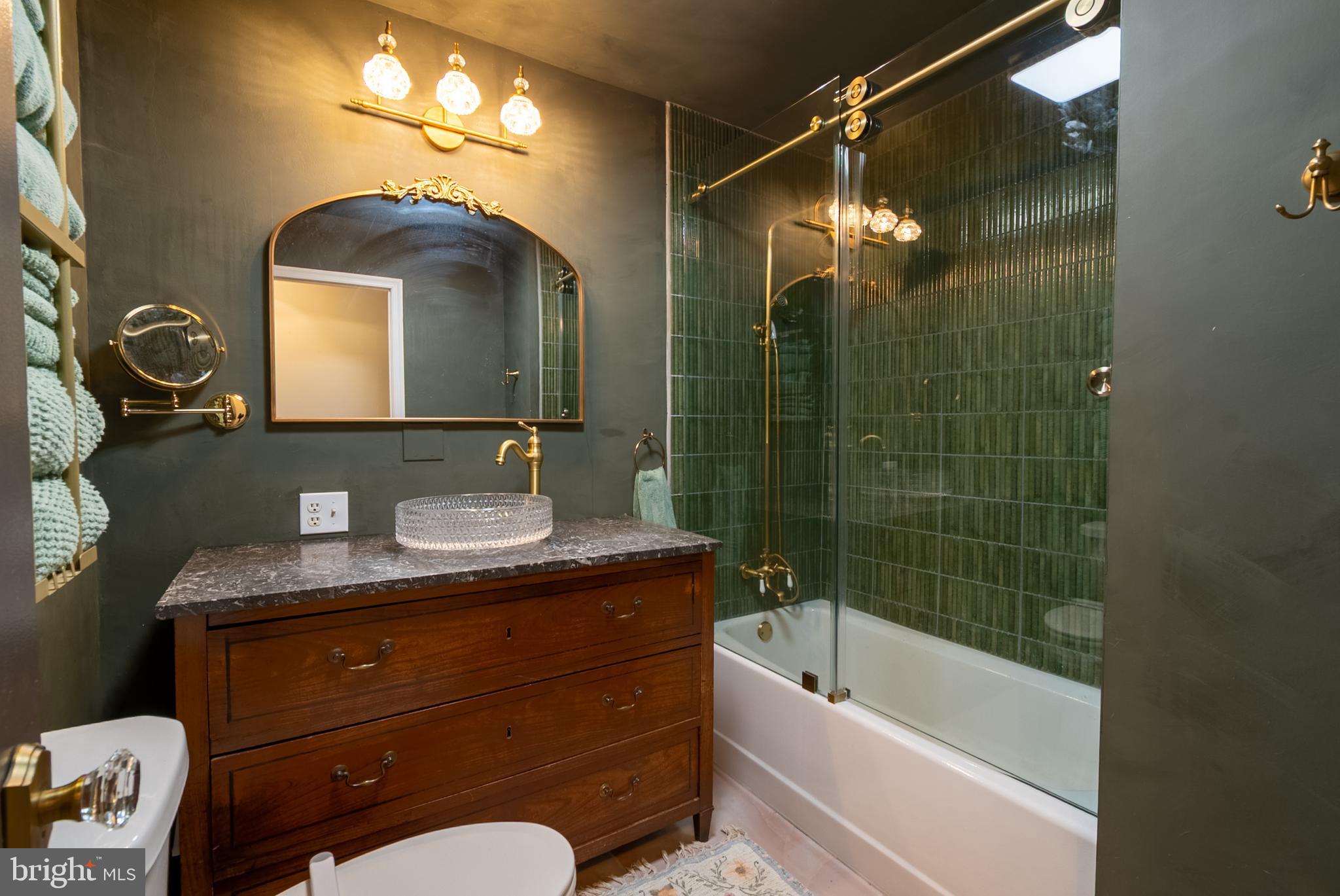 CHAPLINE'S CHOICE - Residential