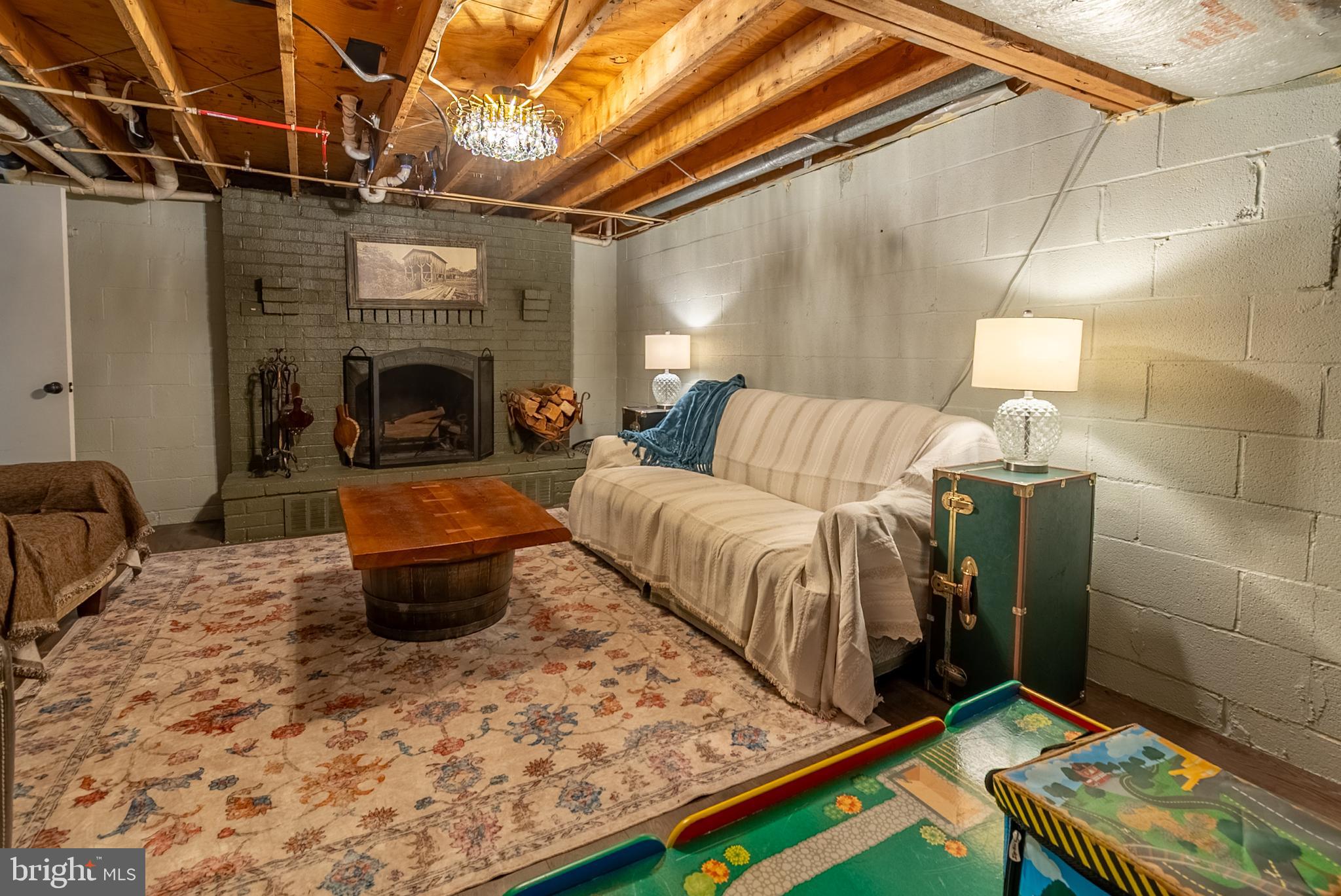 CHAPLINE'S CHOICE - Residential