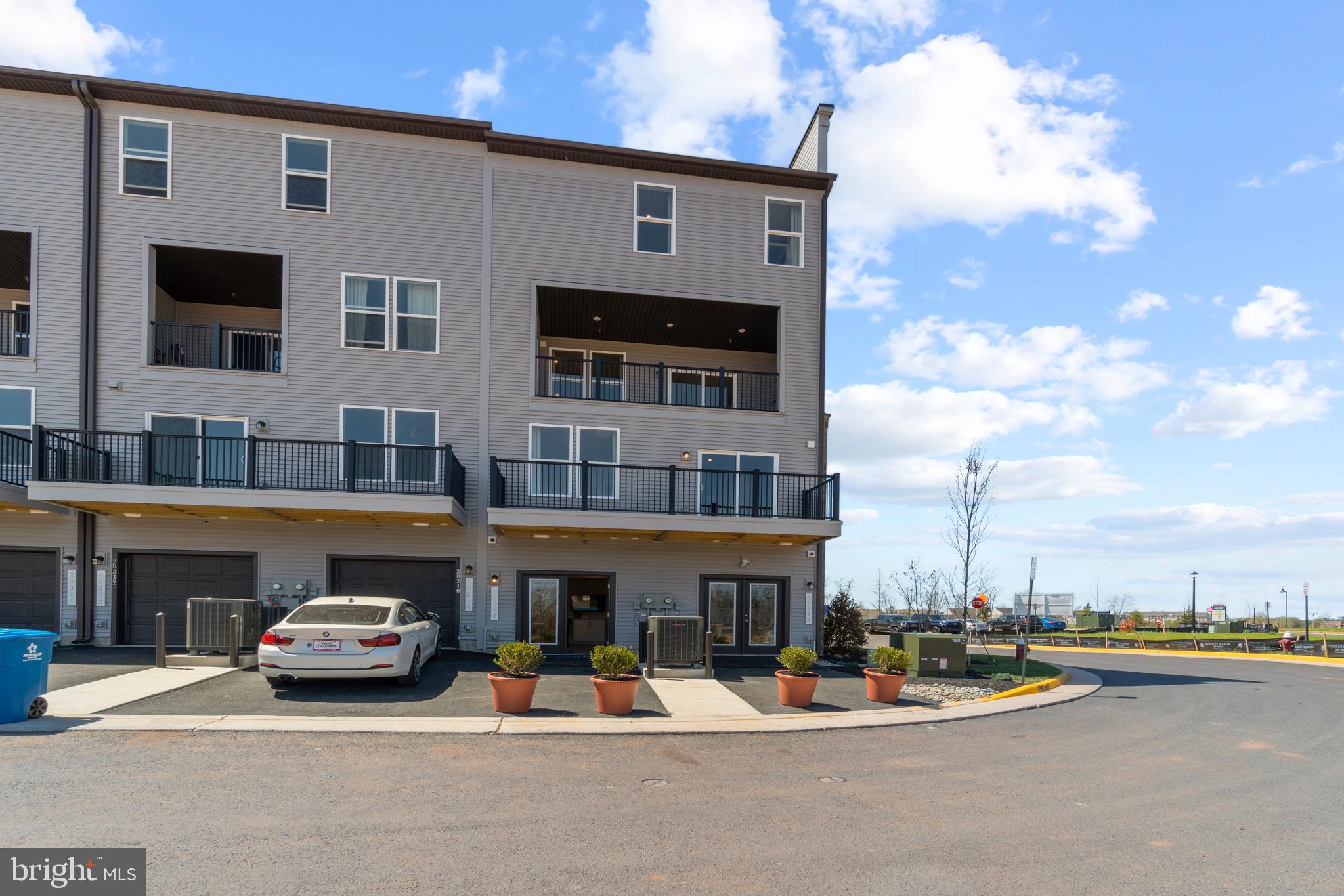 ASHBURN STATION - Residential