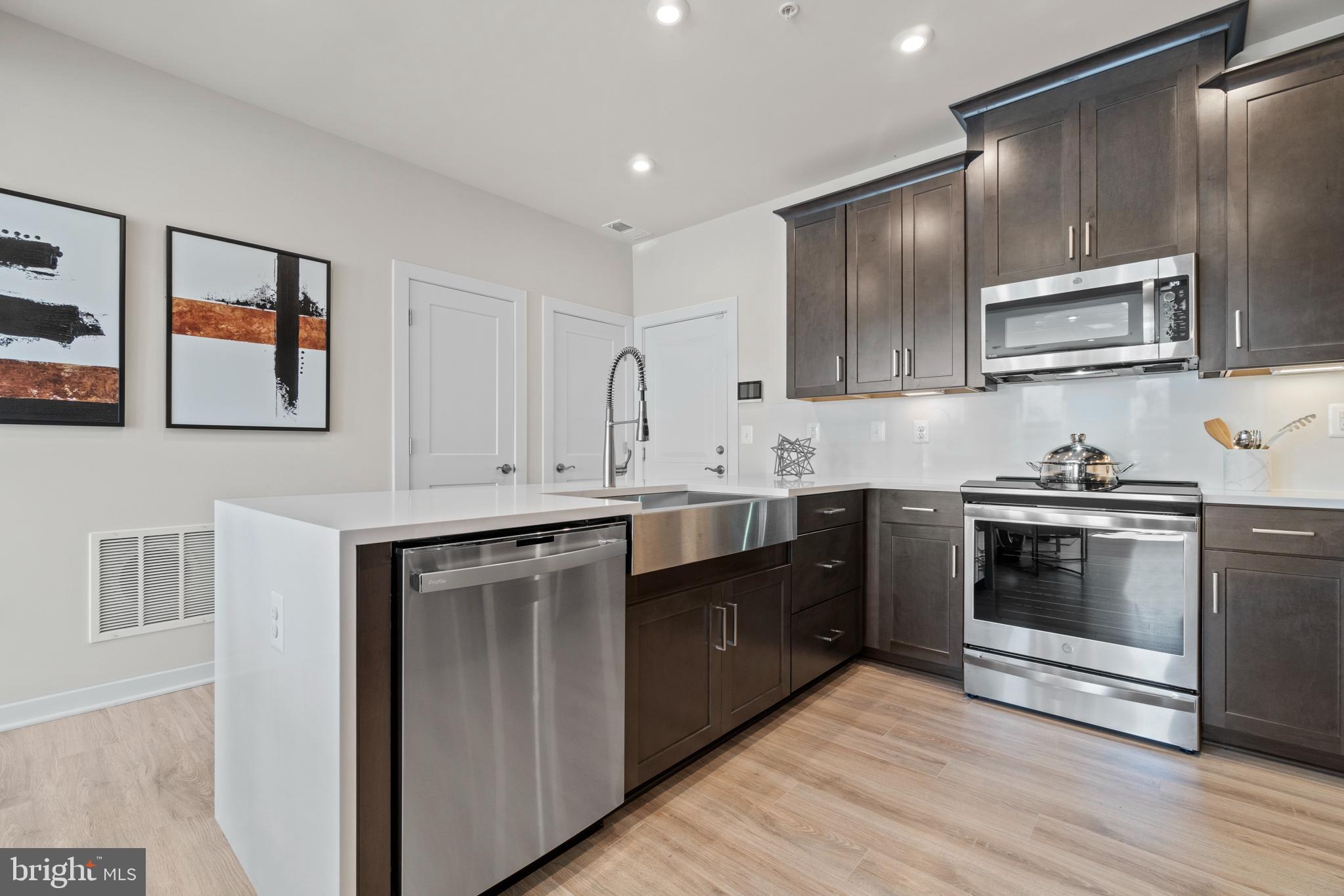 ASHBURN STATION - Residential