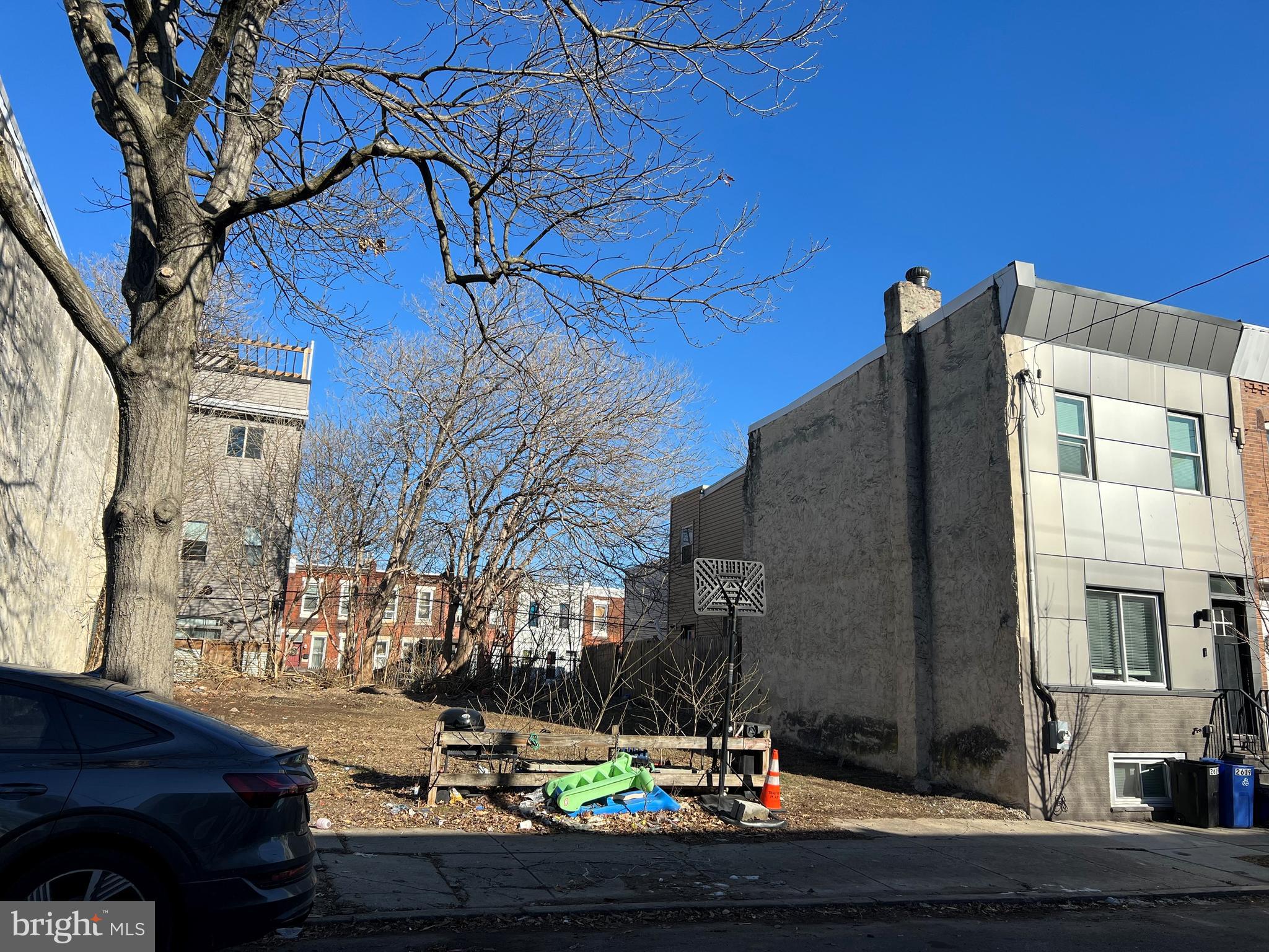 POINT BREEZE - Land