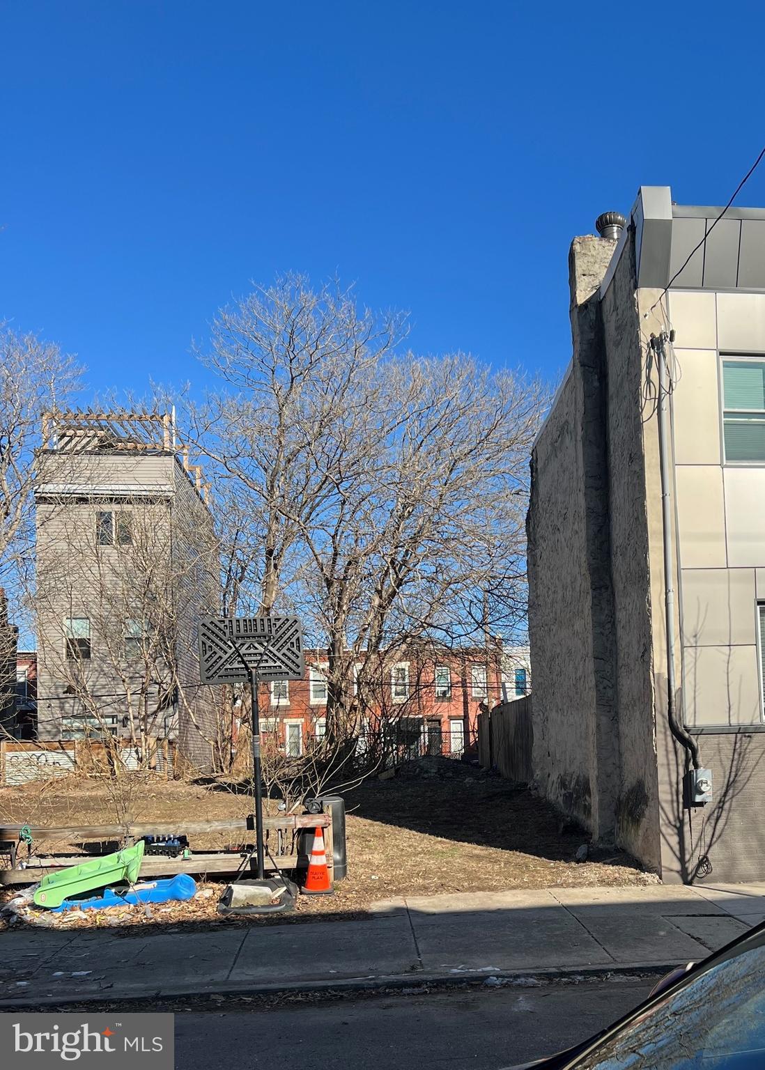 POINT BREEZE - Land