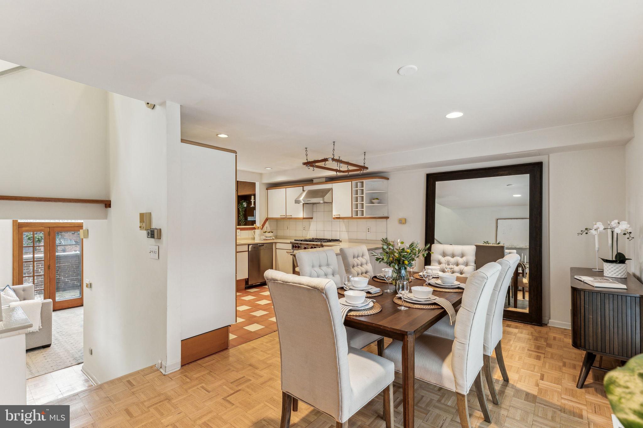 SOCIETY HILL - Residential