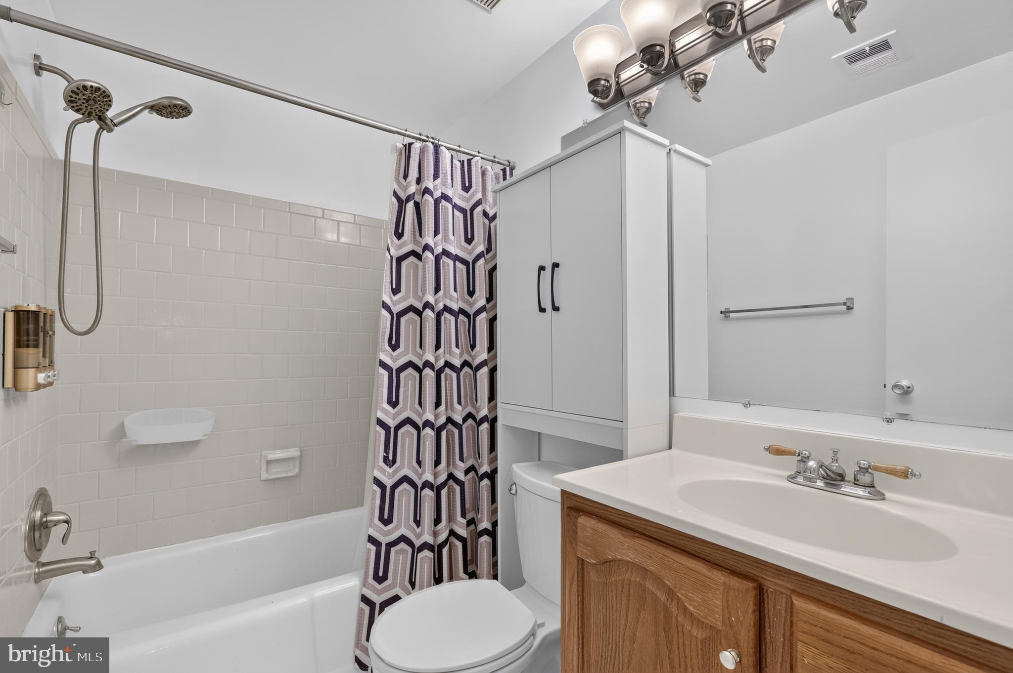 CENTERSTAGE - Residential