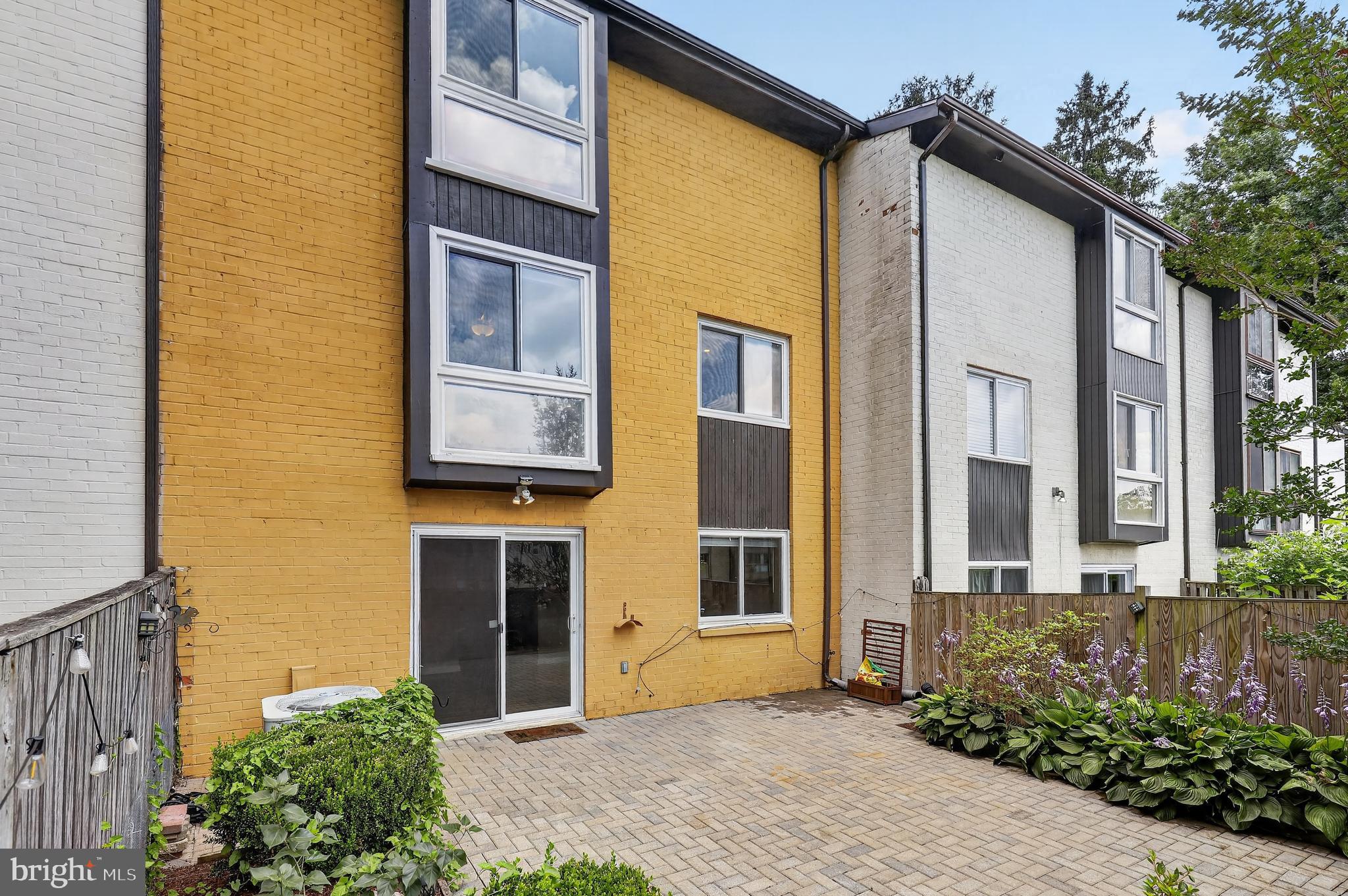 CENTERSTAGE - Residential