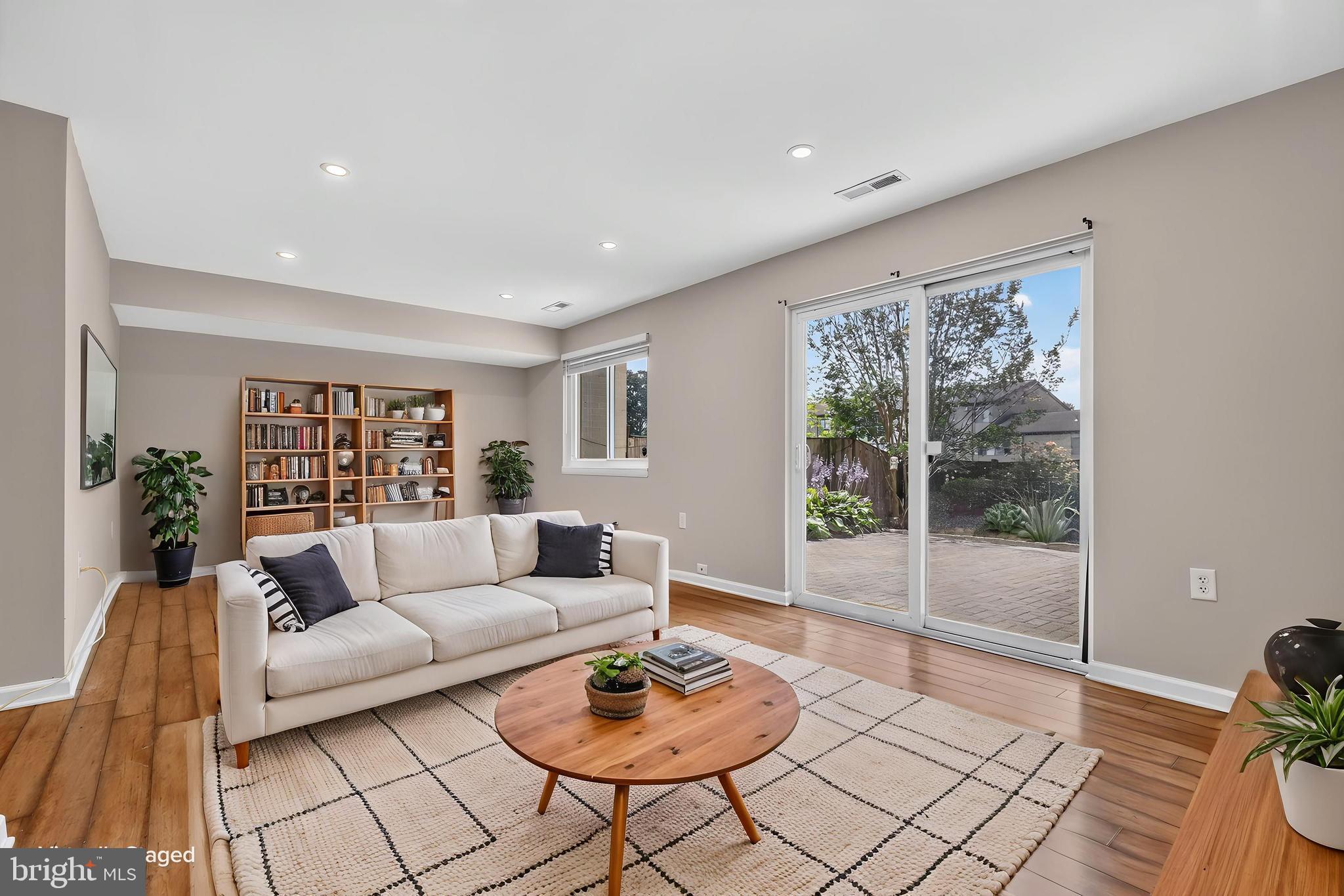 CENTERSTAGE - Residential