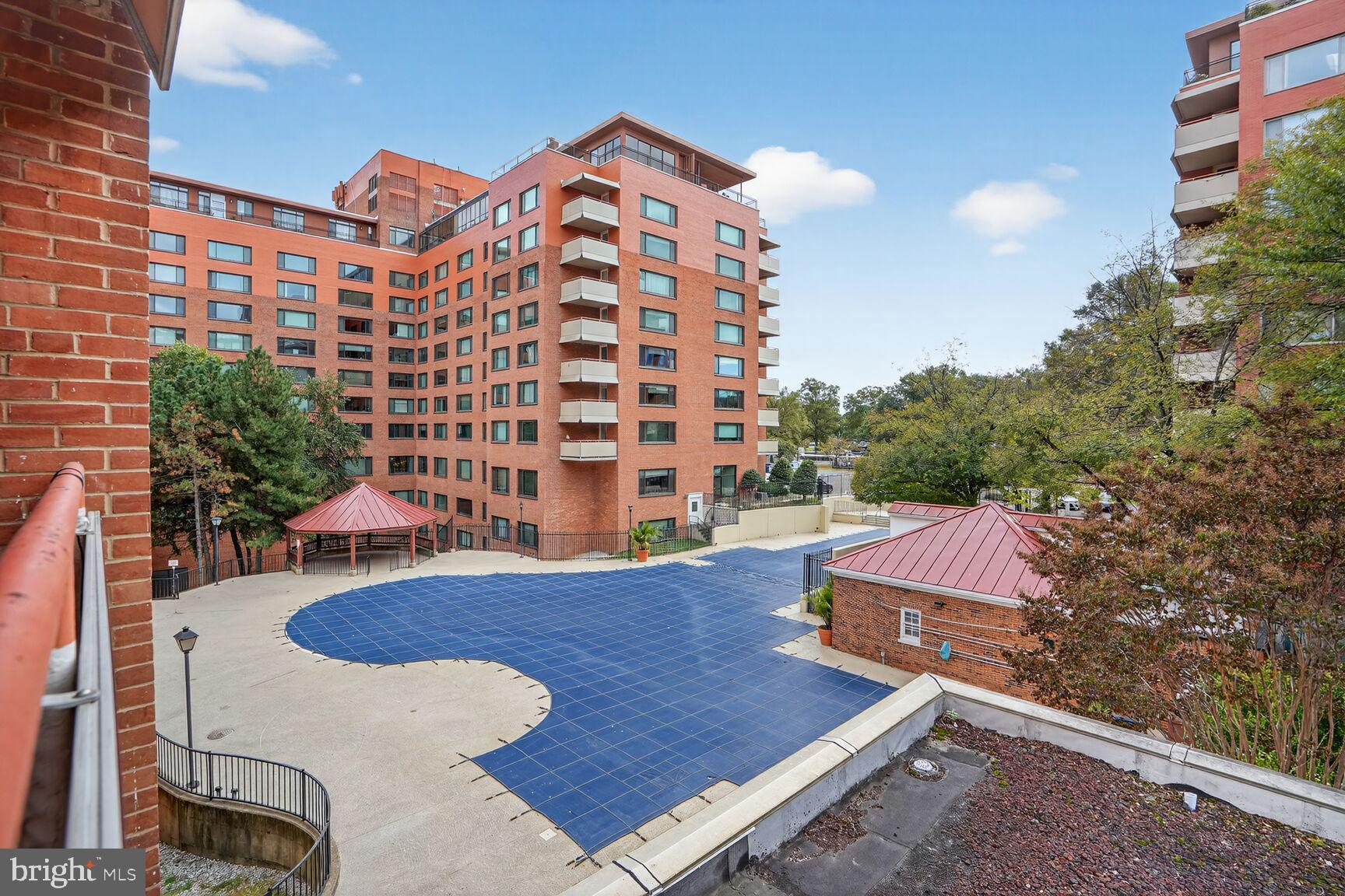 RIVER PLACE EAST - Residential