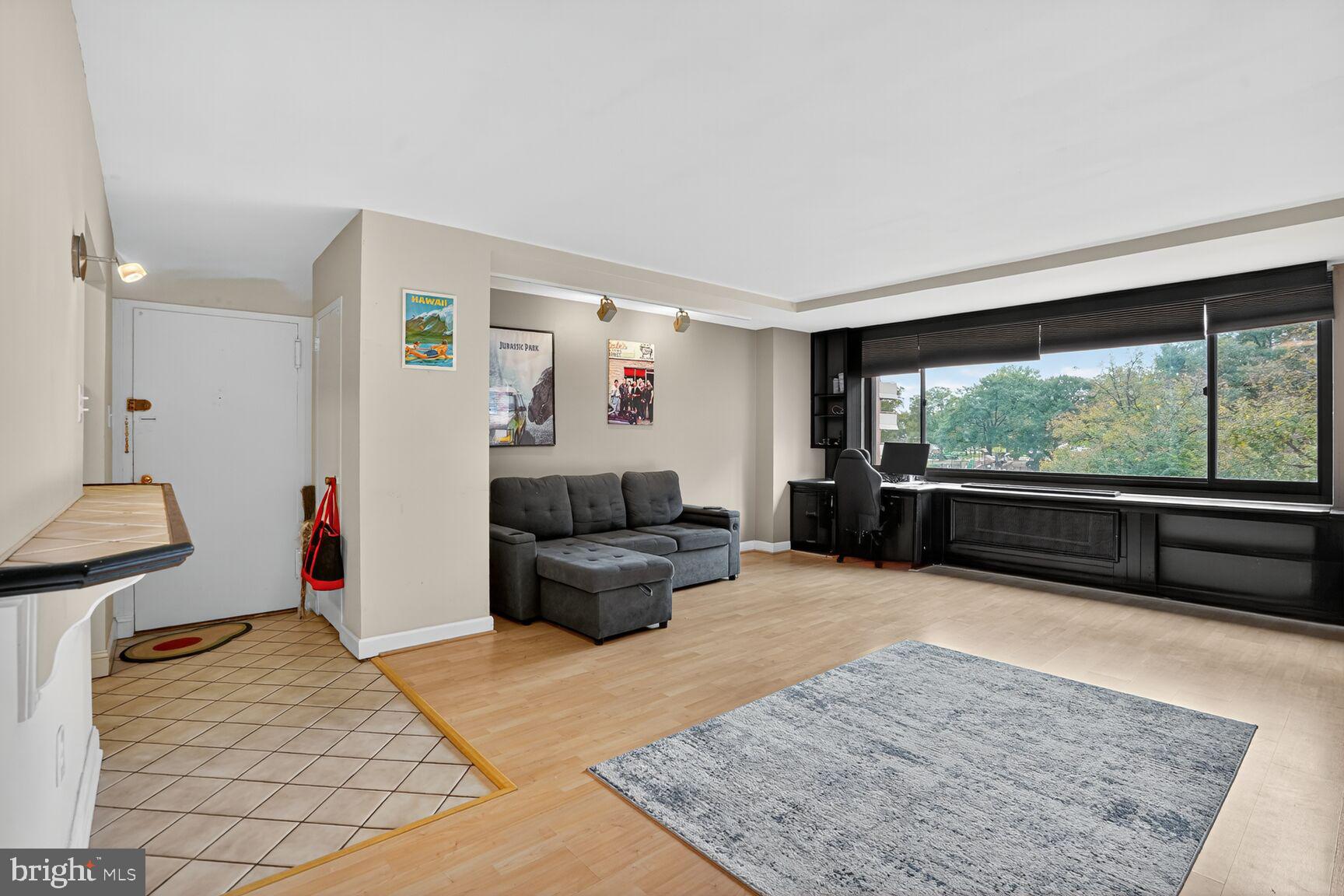 RIVER PLACE EAST - Residential