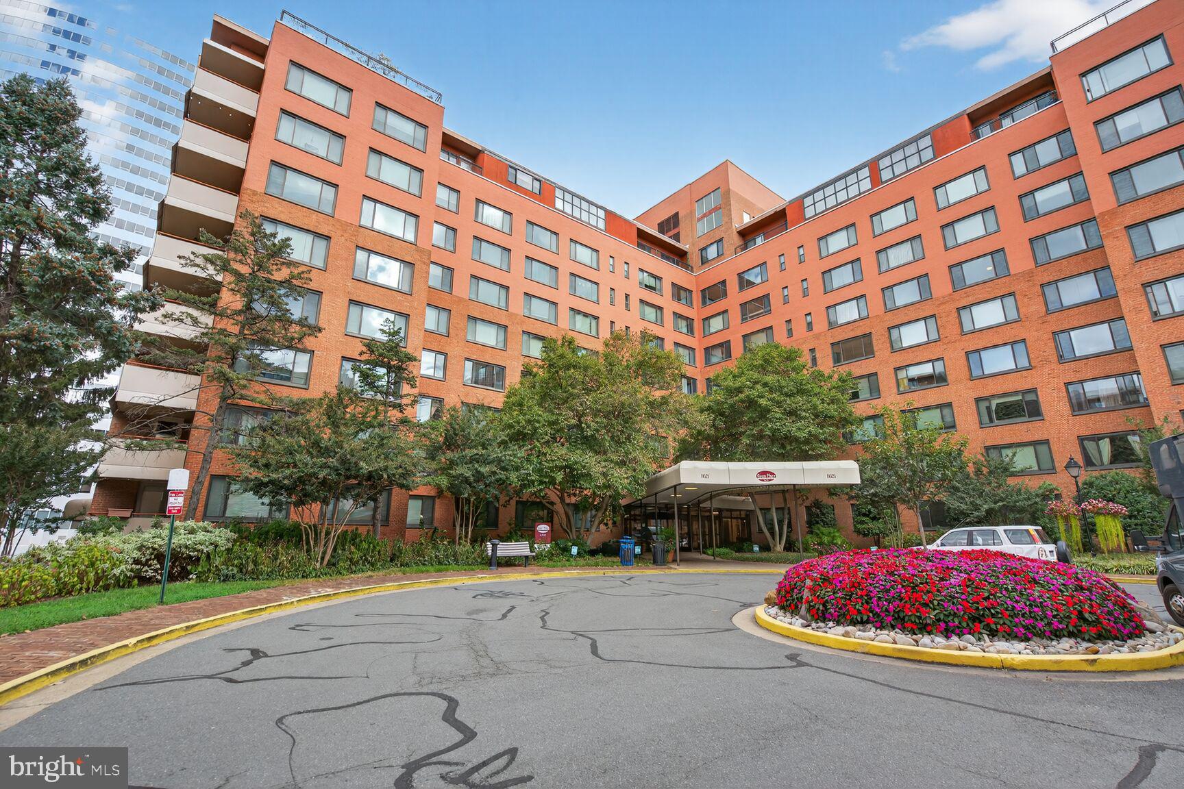 RIVER PLACE EAST - Residential