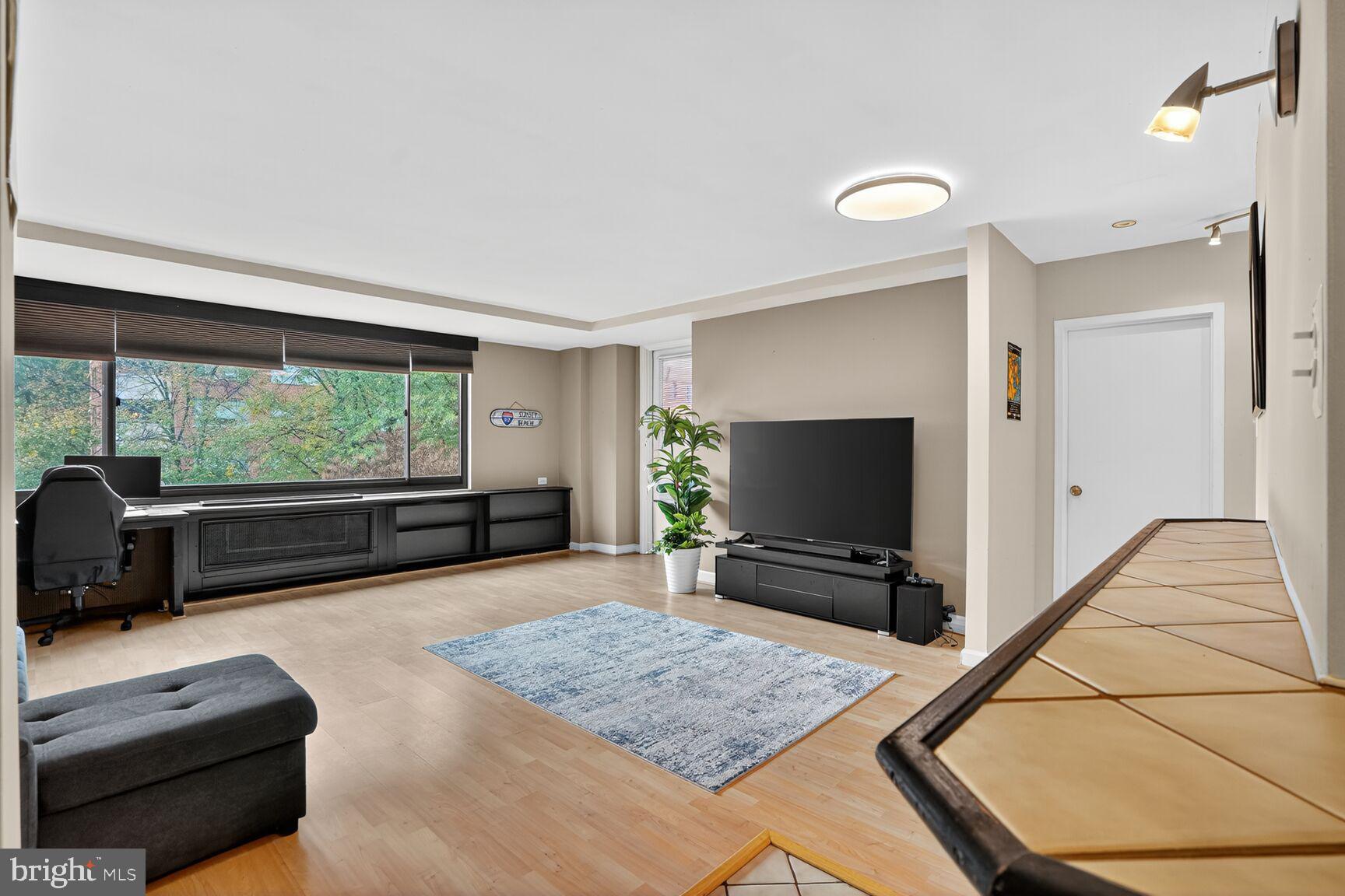 RIVER PLACE EAST - Residential