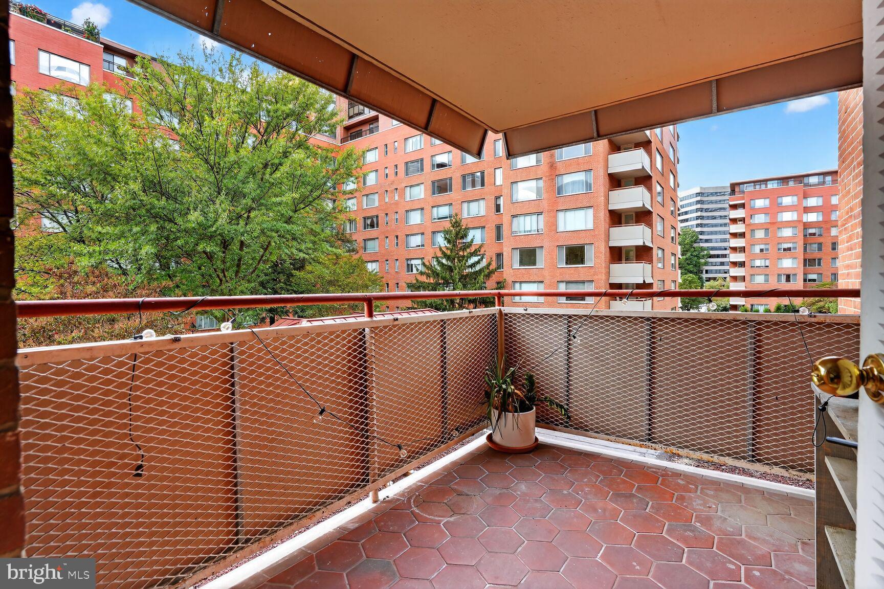RIVER PLACE EAST - Residential
