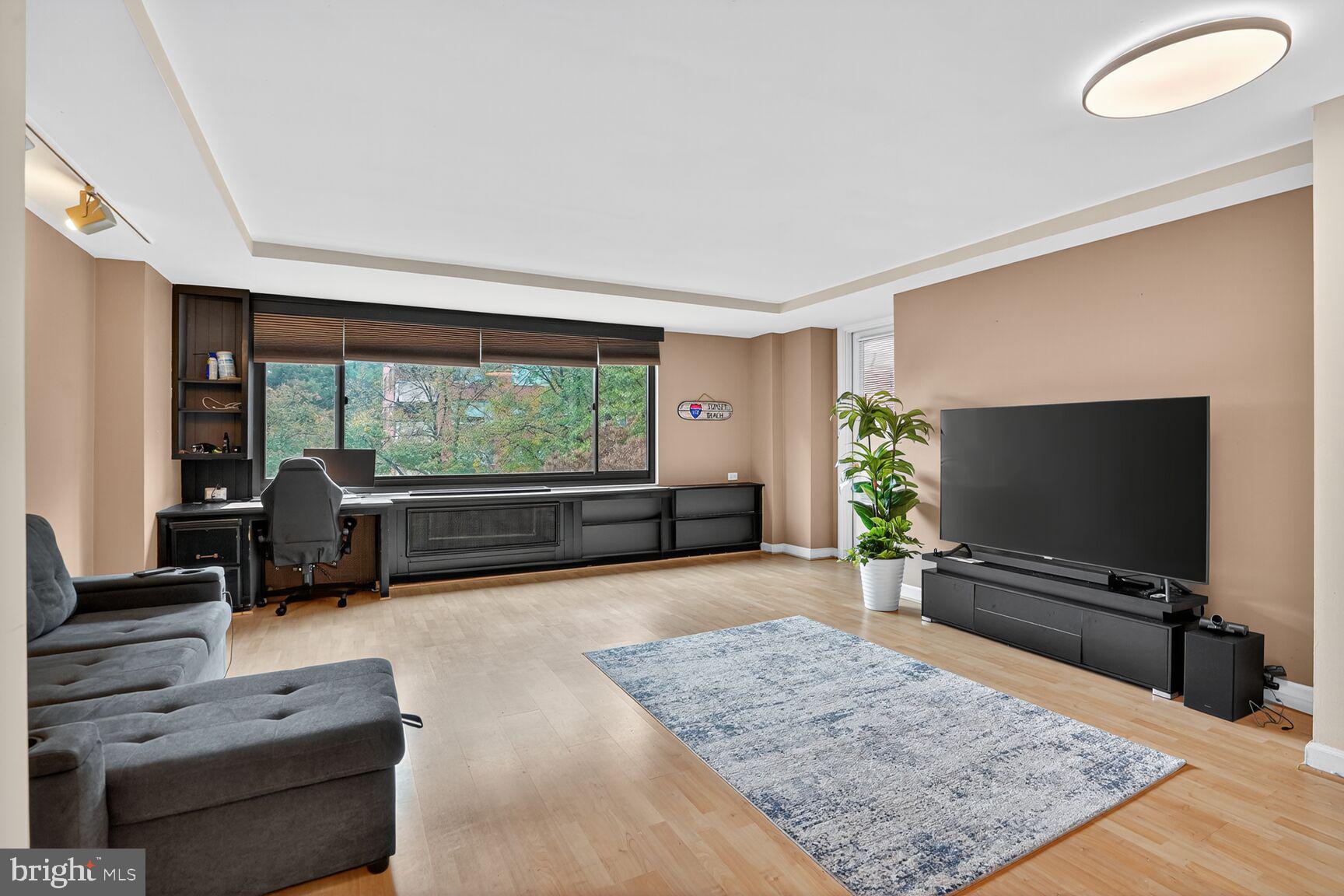 RIVER PLACE EAST - Residential