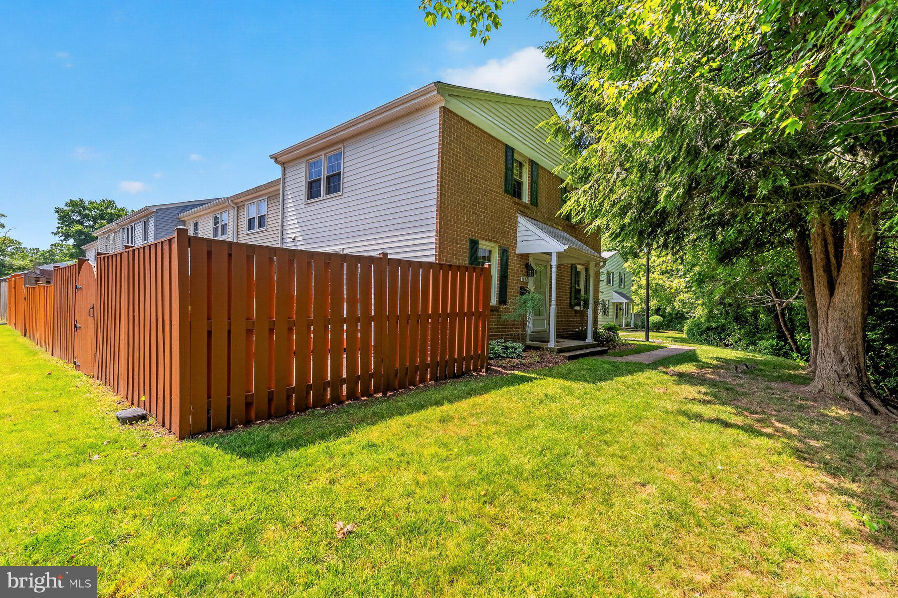 CROFTON SQUARE - Residential