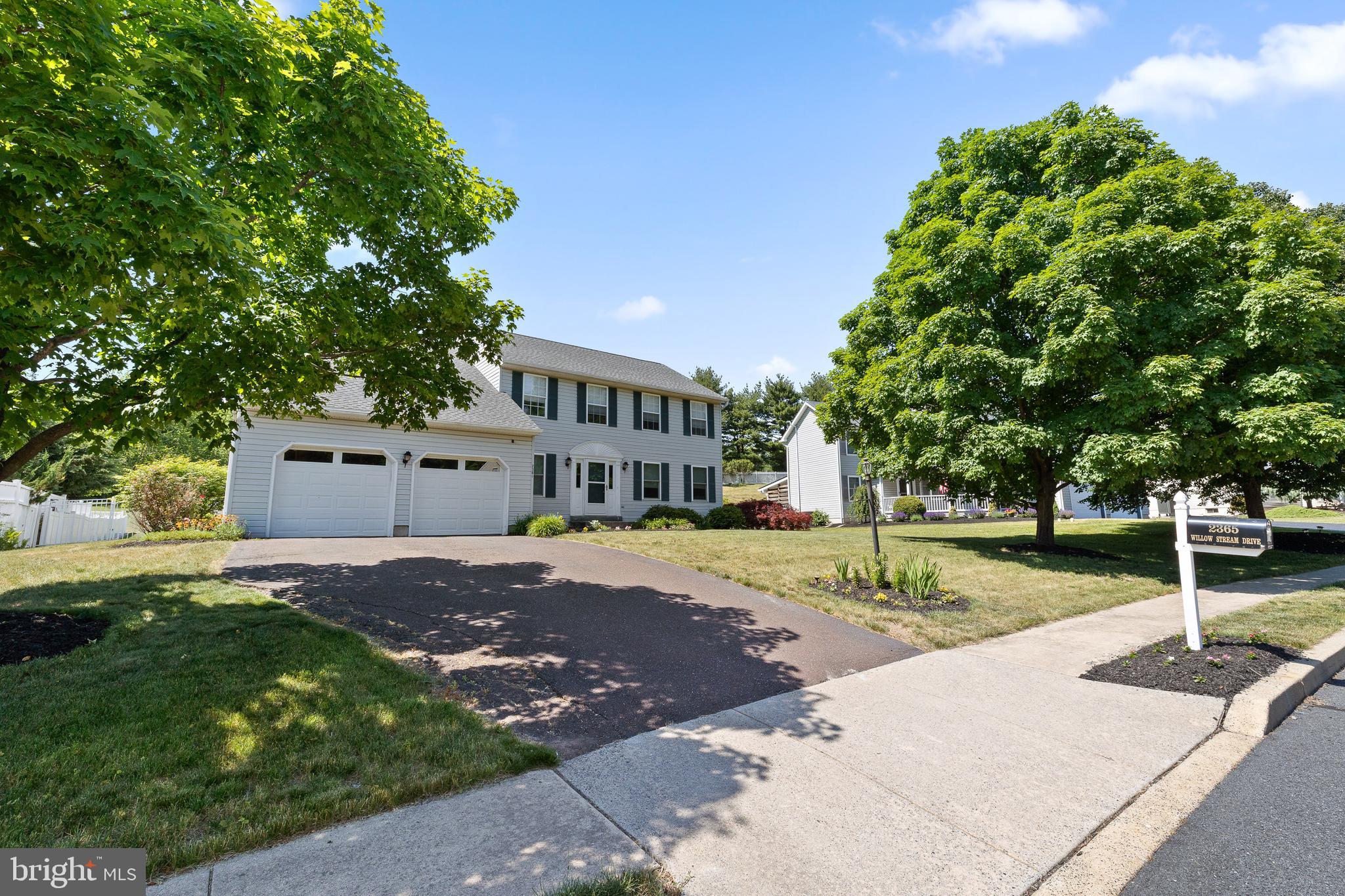 WOODS EDGE - Residential