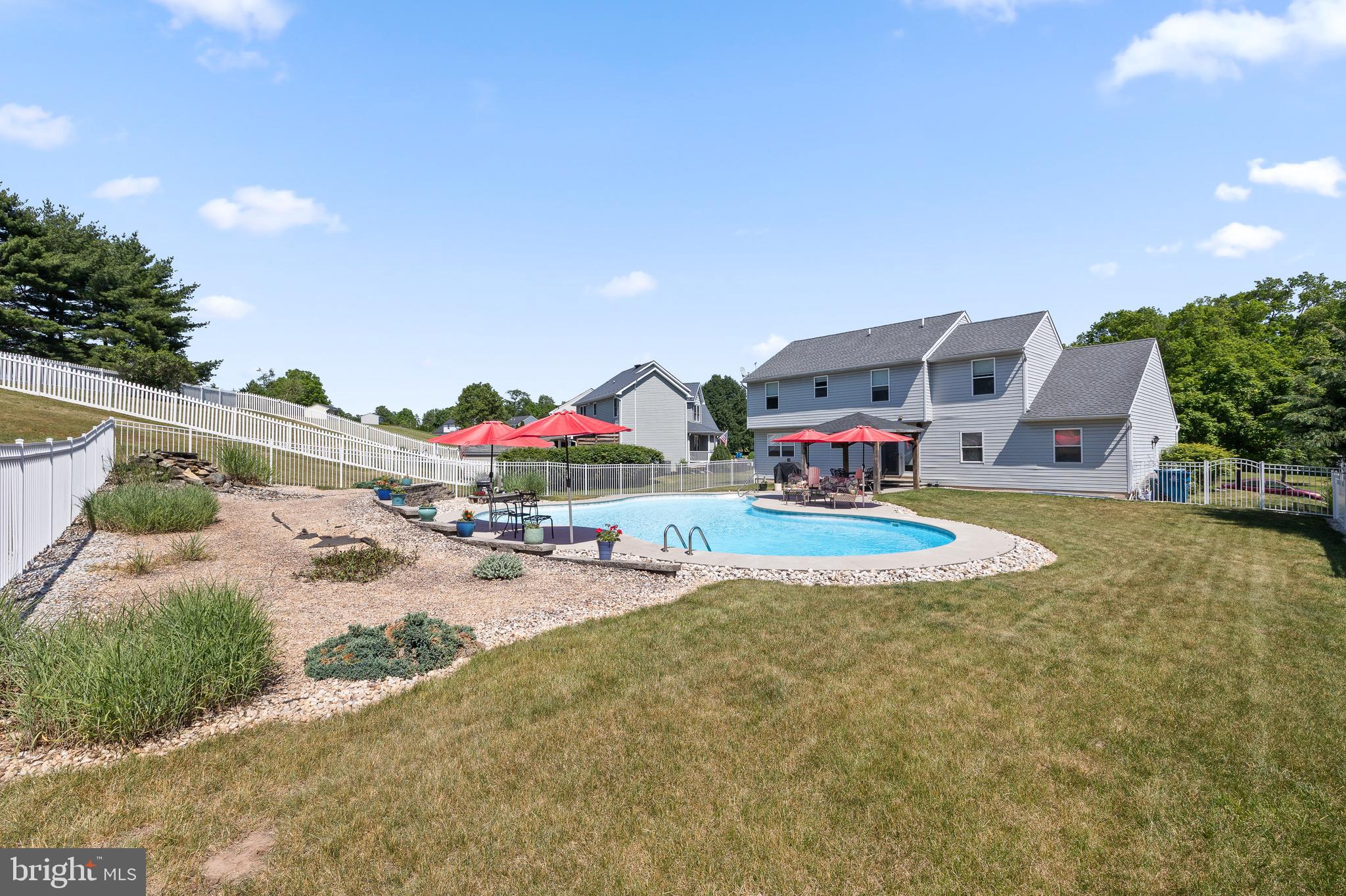 WOODS EDGE - Residential